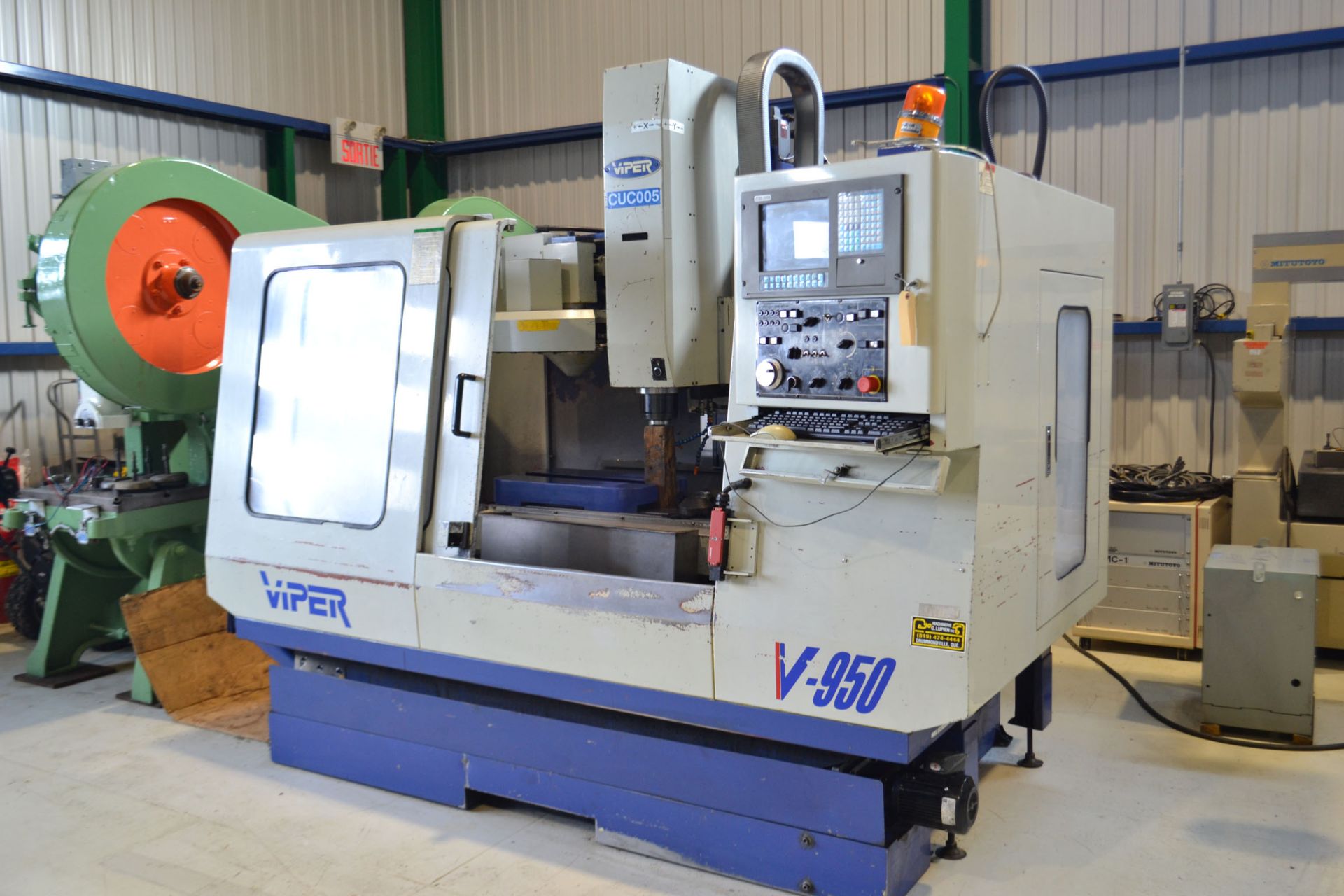 MIGHTY VIPER V950 3-AXIS VERTICAL MACHINING CENTER - LOCATION: MONTREAL, QUEBEC - Image 2 of 5
