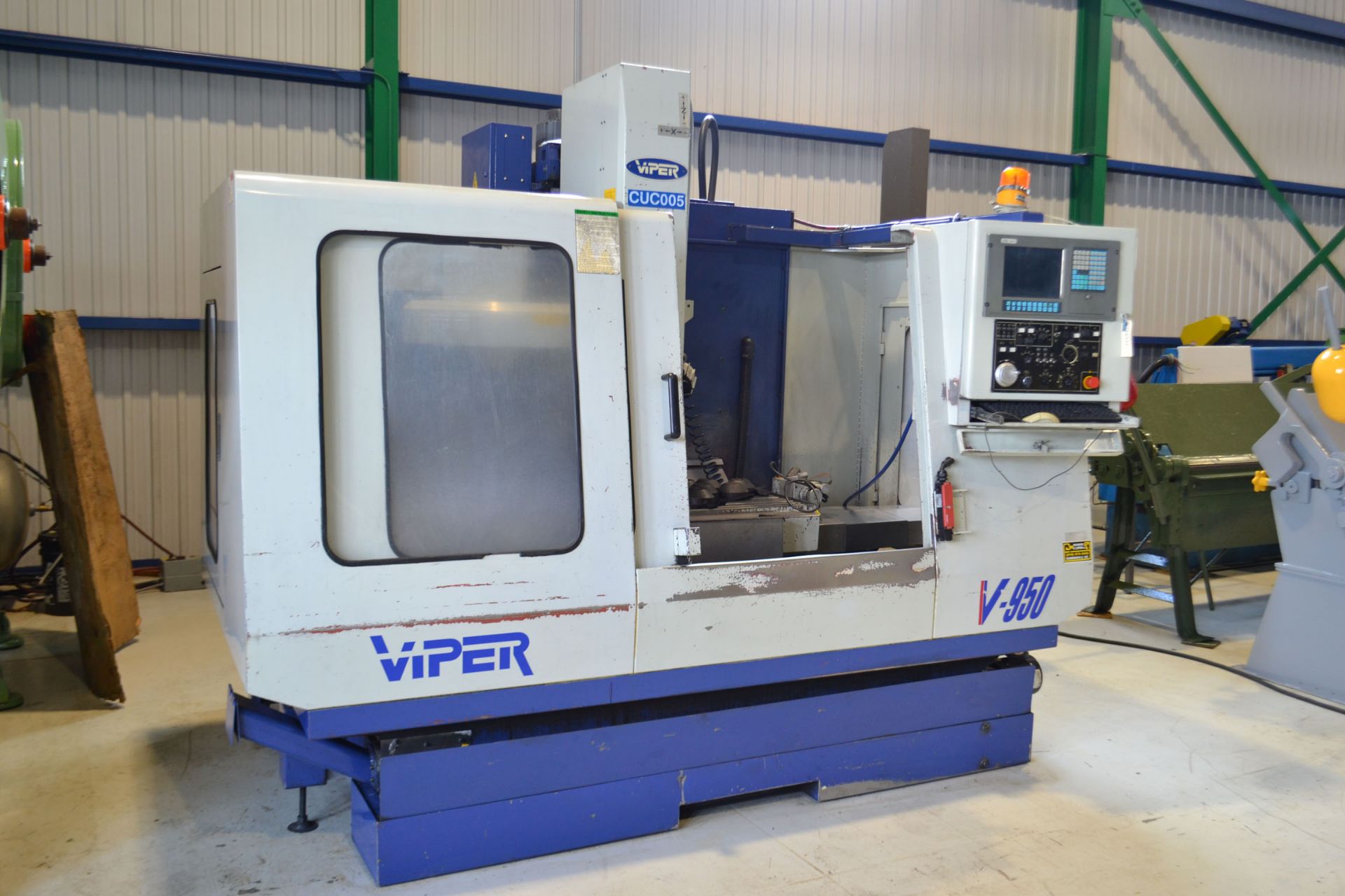 MIGHTY VIPER V950 3-AXIS VERTICAL MACHINING CENTER - LOCATION: MONTREAL, QUEBEC