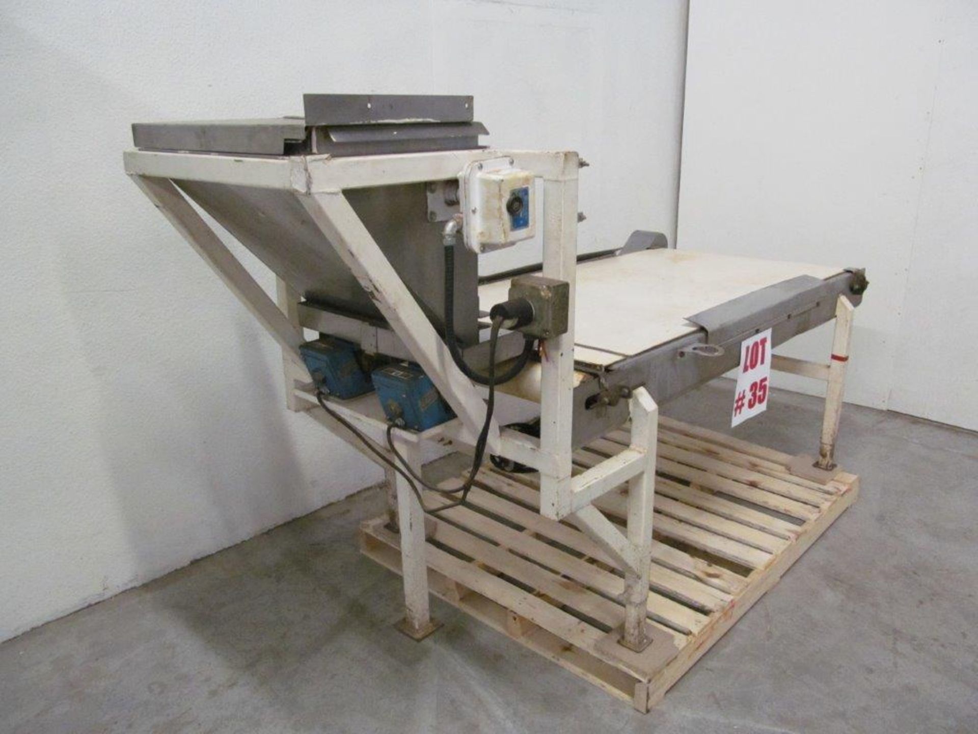 ELECTRIC BELT CONVEYOR, C/W S/S HOPPER & 2 SYNTRON MAGNETIC FEEDERS, ELECTRICS 208V/3PH/60C