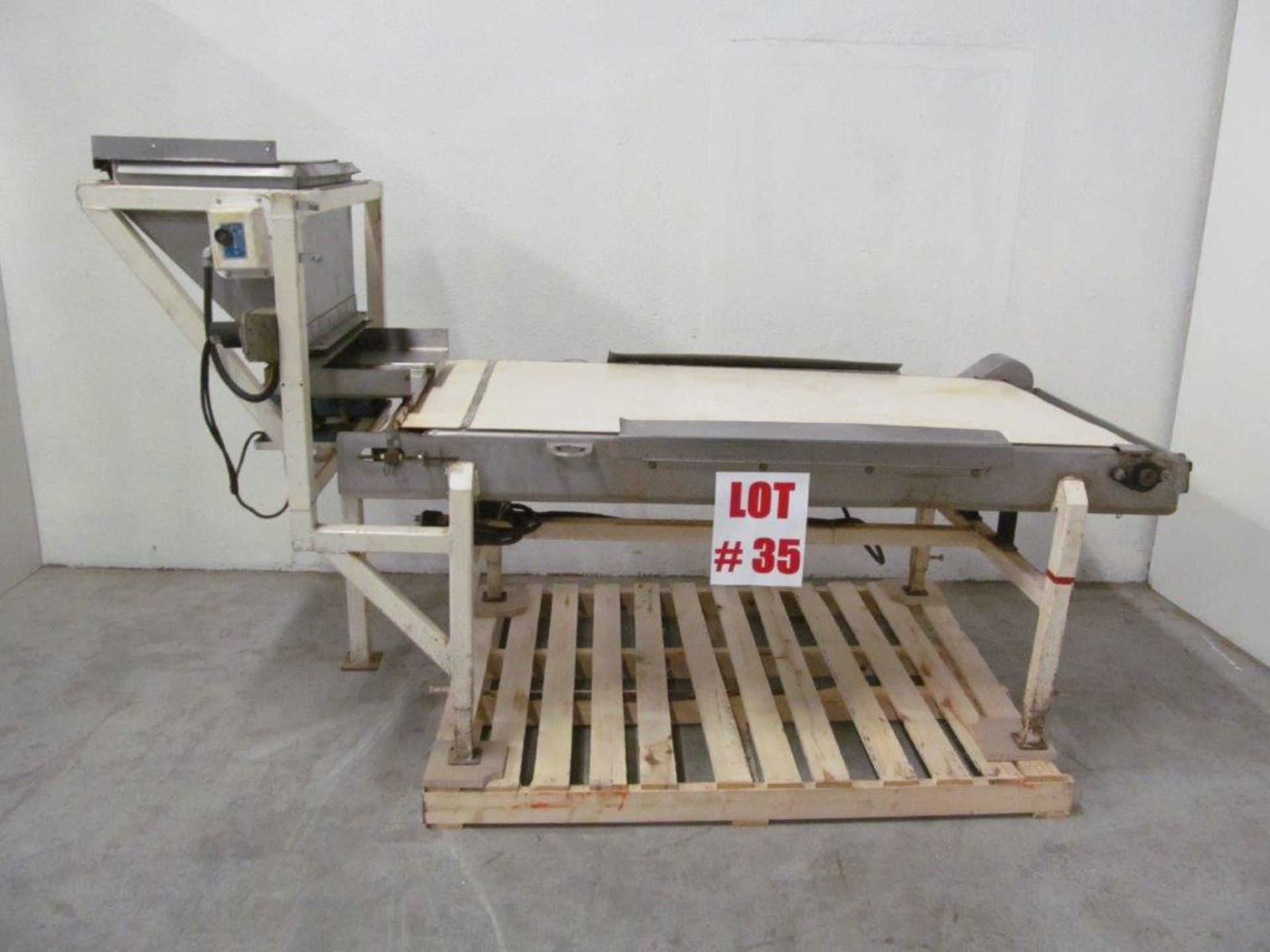 ELECTRIC BELT CONVEYOR, C/W S/S HOPPER & 2 SYNTRON MAGNETIC FEEDERS, ELECTRICS 208V/3PH/60C - Image 2 of 6