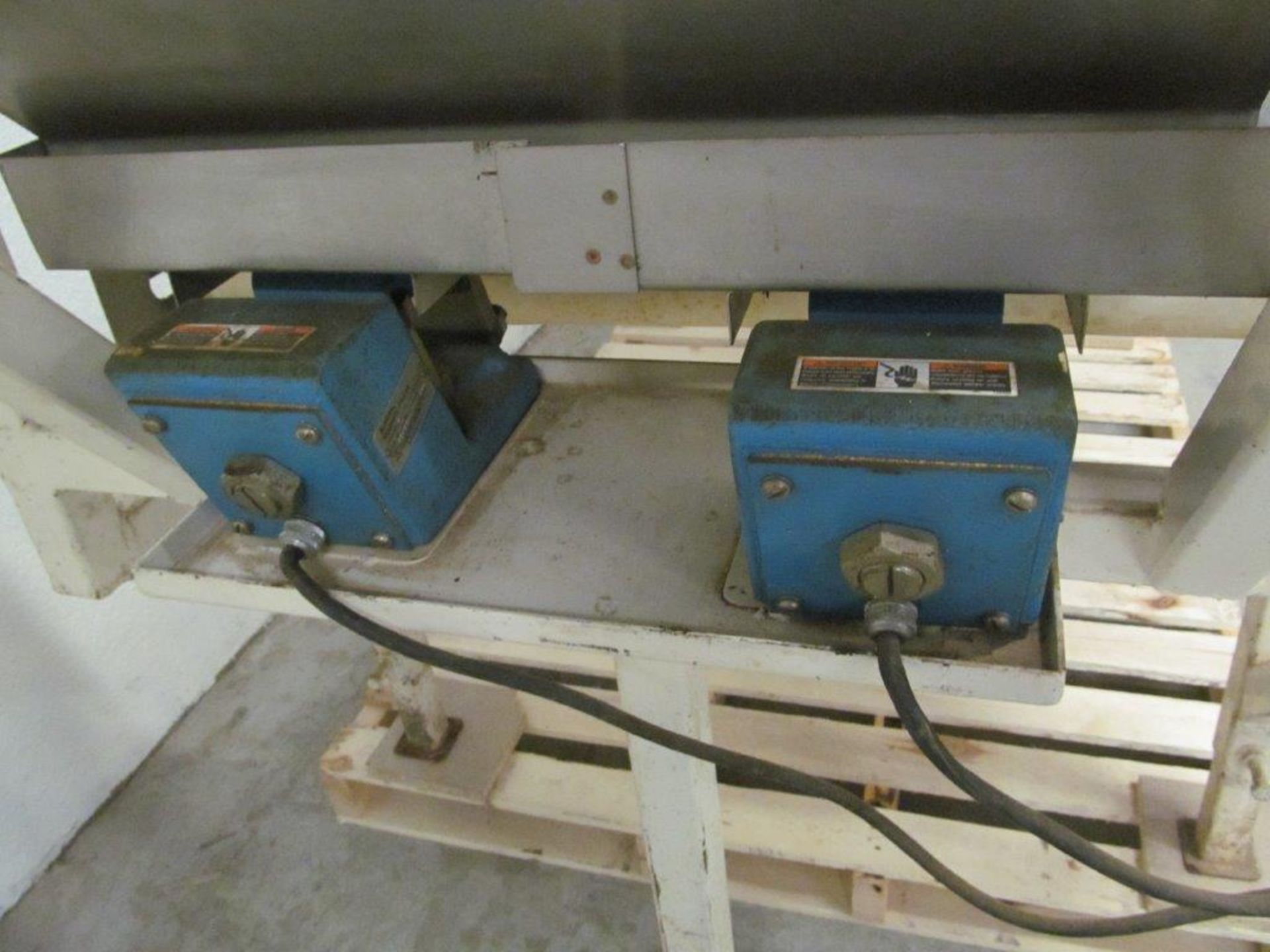 ELECTRIC BELT CONVEYOR, C/W S/S HOPPER & 2 SYNTRON MAGNETIC FEEDERS, ELECTRICS 208V/3PH/60C - Image 4 of 6