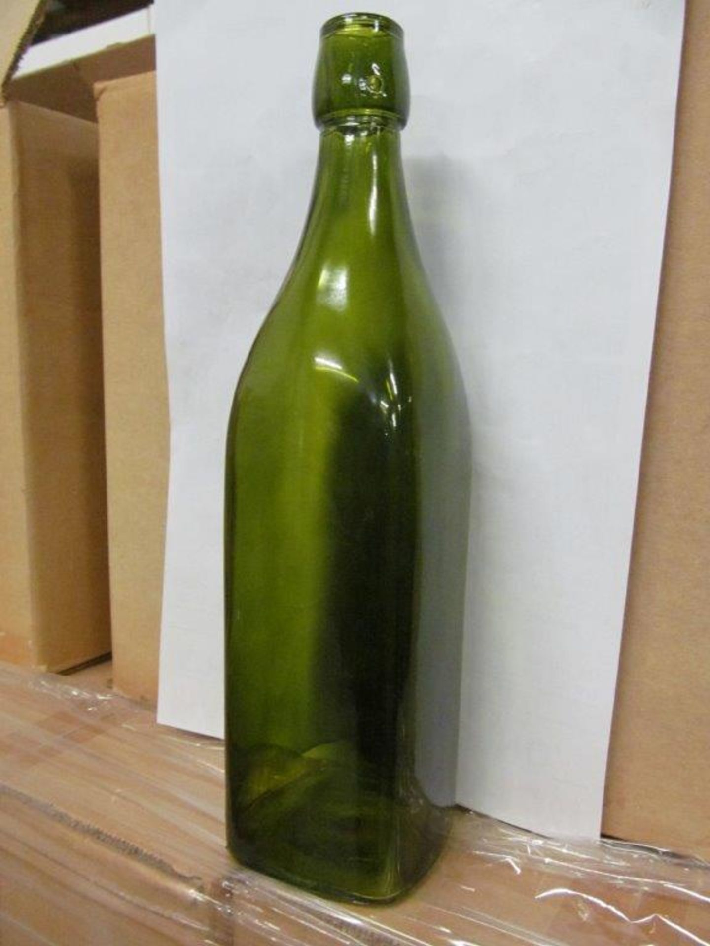 1 LOT GREEN BOTTLES - SIZE 2 1/4" Square, Total Quantity - 6096