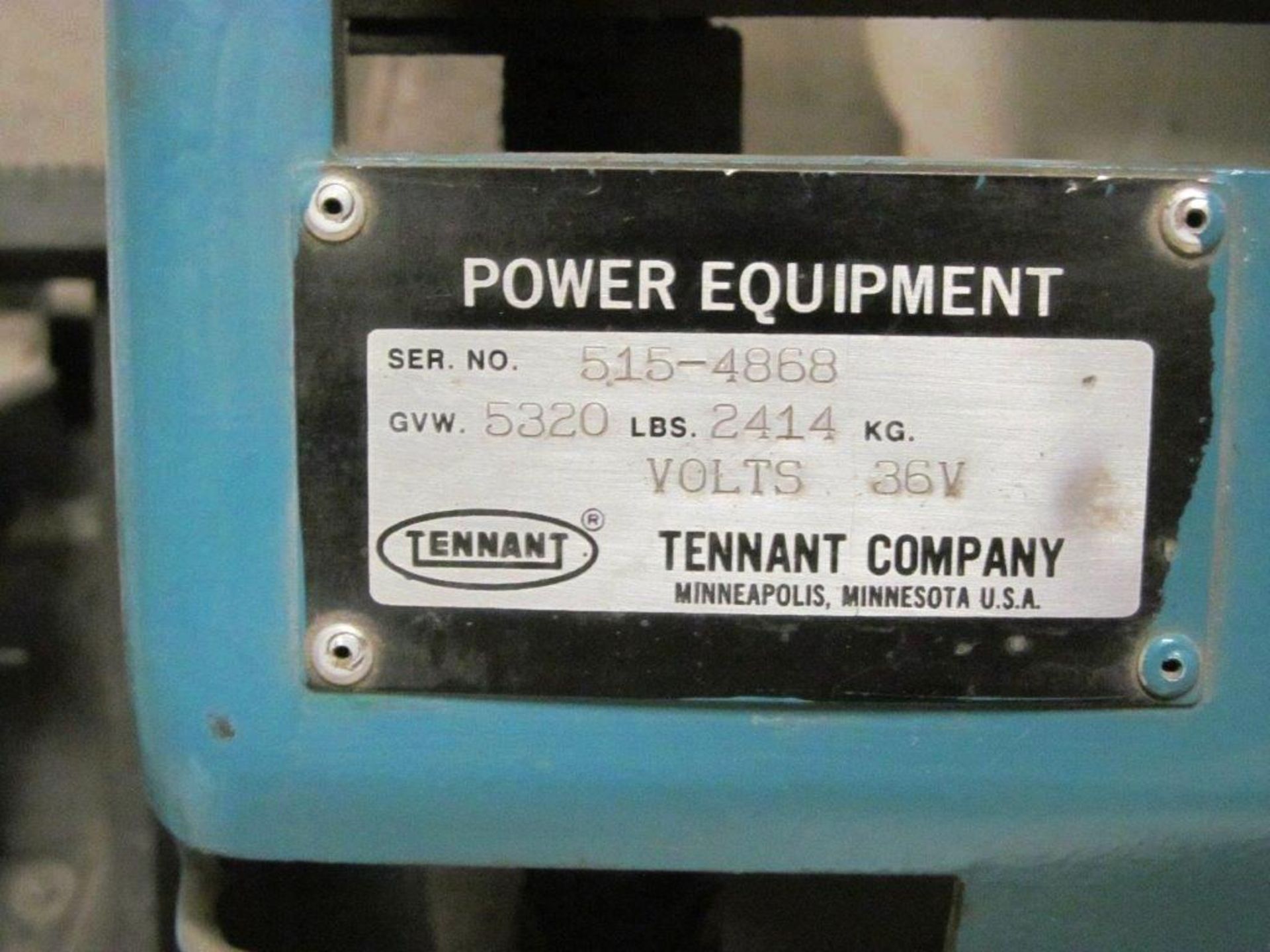 TENNANT FLOOR SWEEPER, ELECTRIC 36V, C/W EXTRA BATTERIES & ACCESSORIES, CONDITION UNKNOWN - Image 8 of 8
