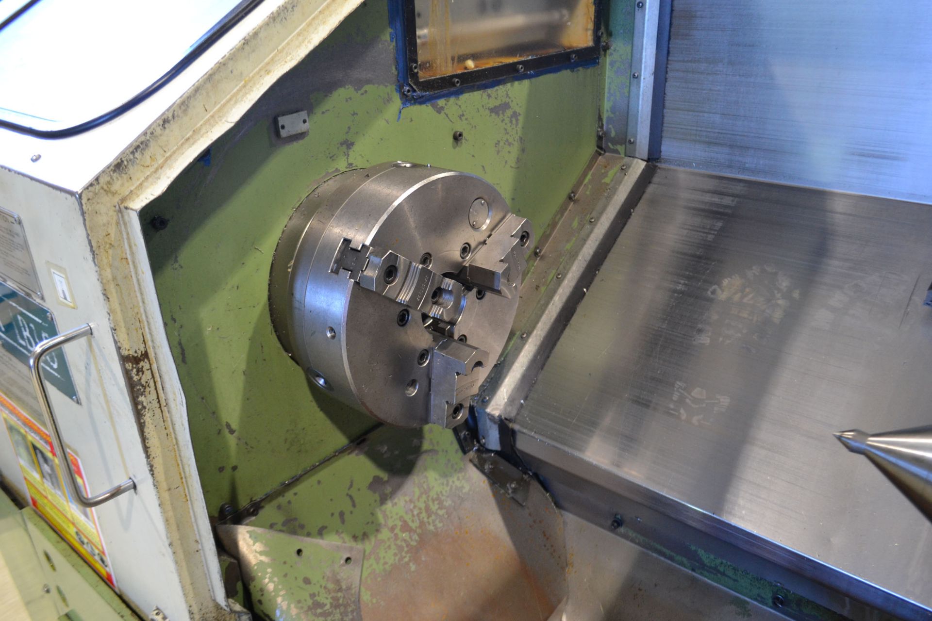 OKUMA LB15 CNC LATHE MOD. LB15, SWING: 15.8", MAX TURNING LENGTH: 32", SPINDLE BORE: 2.5", TOOL - Image 4 of 10