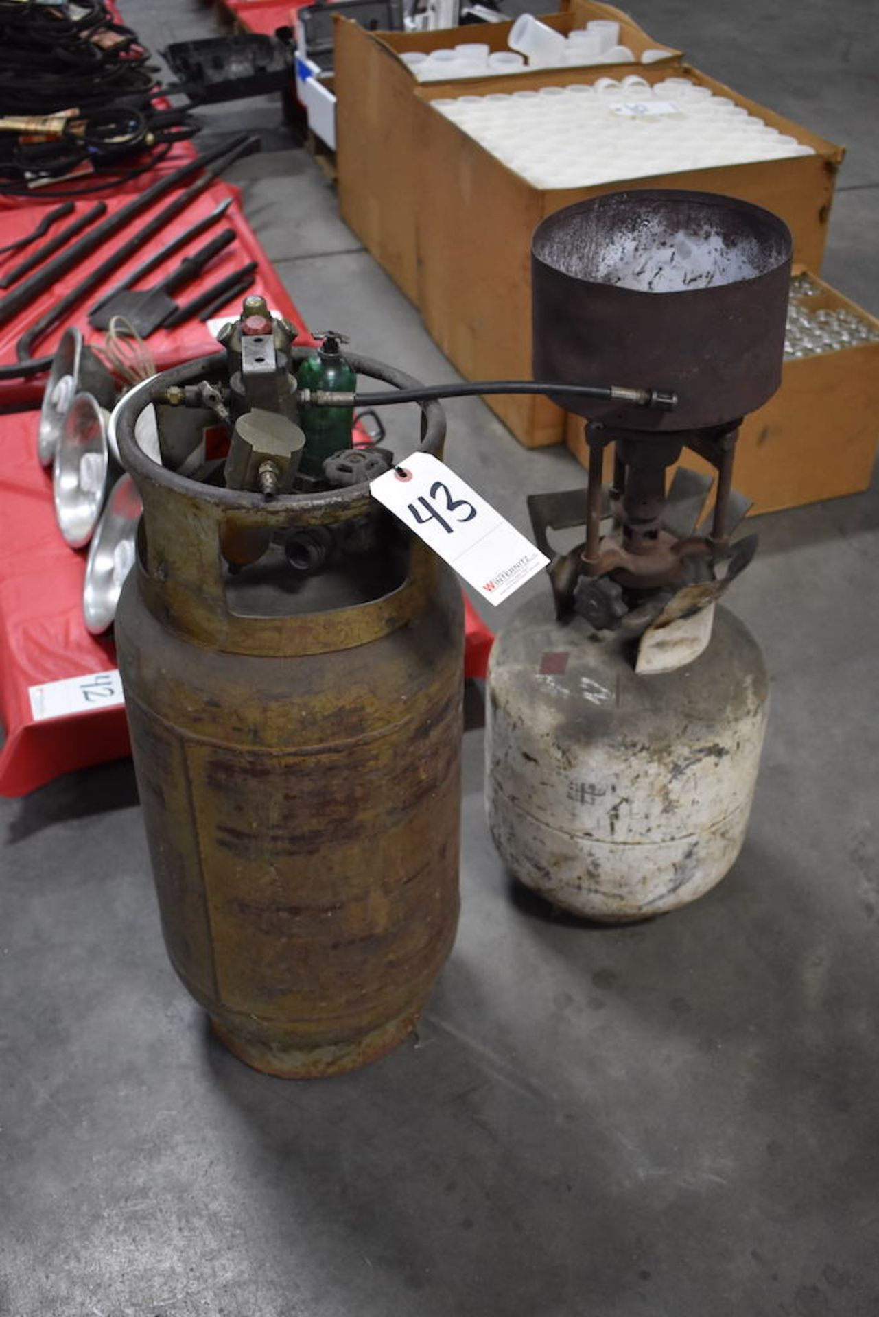 LOT: PROPANE TANK AND HEATER