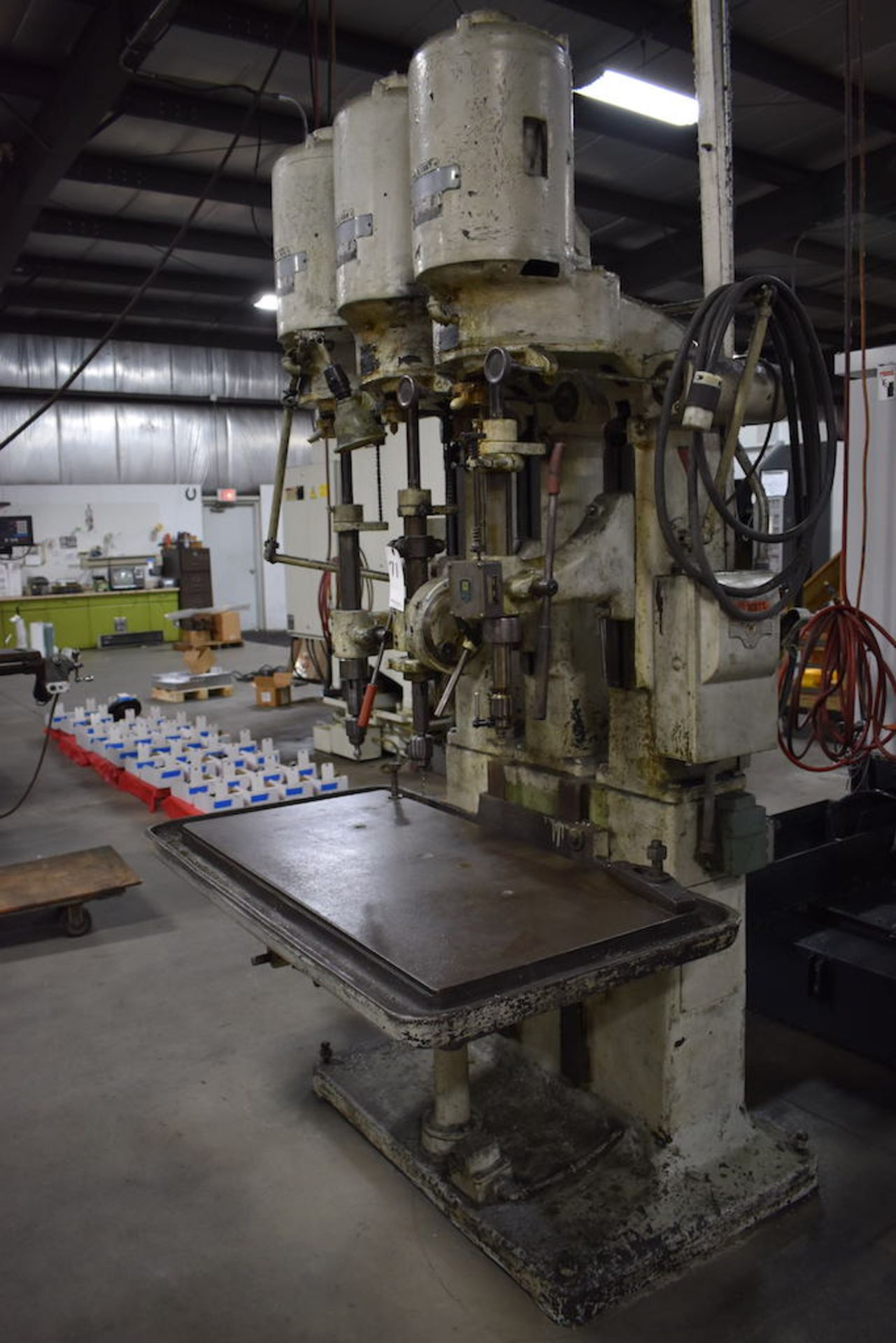 EDLUND 3-SPINDLE VERTICAL GANG DRILL; W/2 HP Drill Heads; 23-12" X 48" Production Table - Image 2 of 3