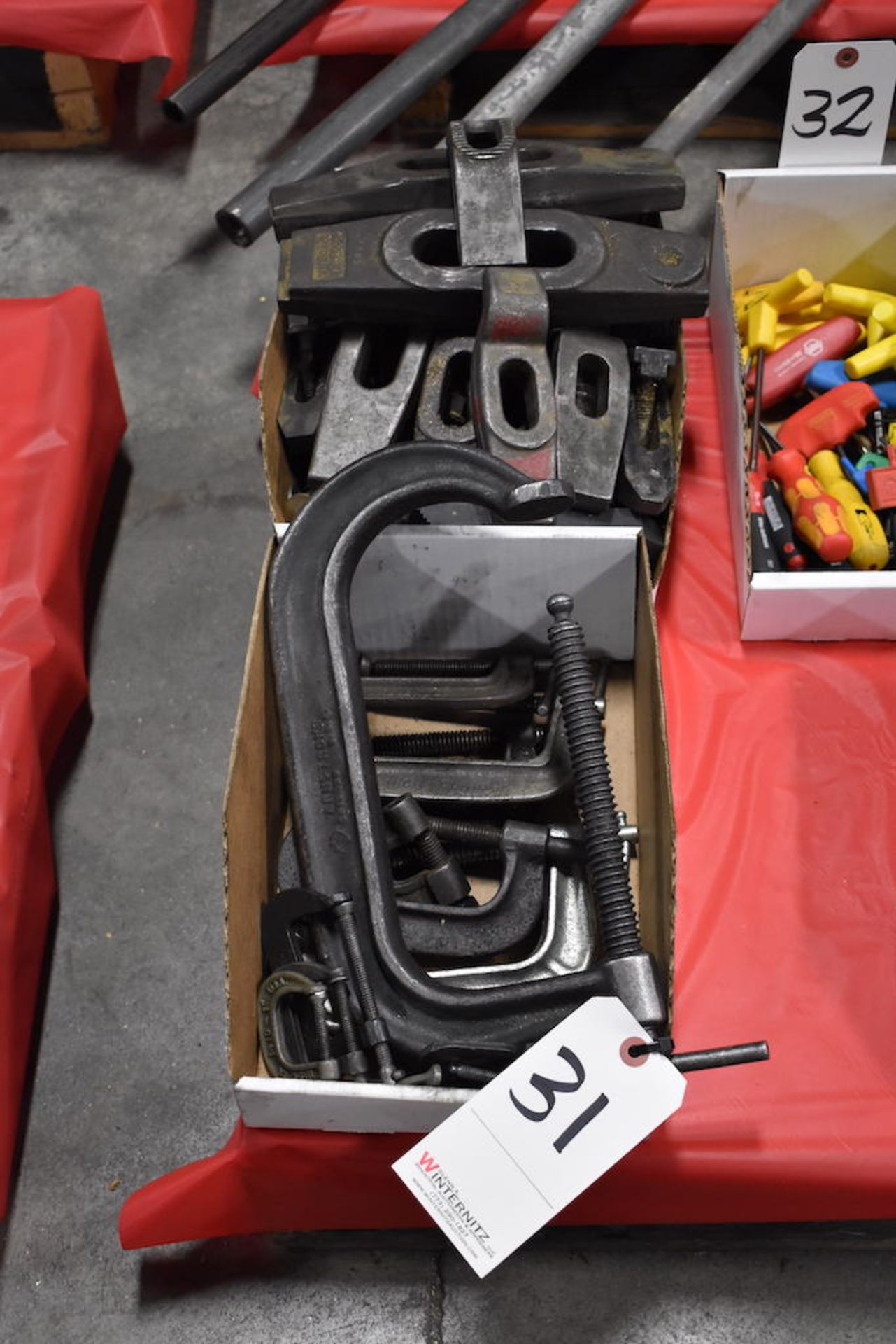 LOT: ASSORTED "C" CLAMPS & HOLDDOWN PARTS