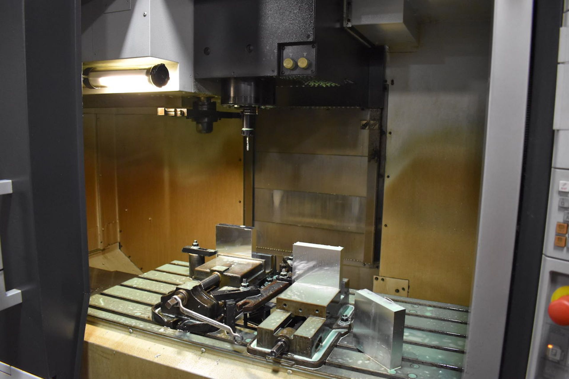 2010 MORI SEIKI DURA VERTICAL 5100 CNC VERTICAL MACHINING CENTER: S/N DV005JL2817; W/Mori Seiki - Image 2 of 9