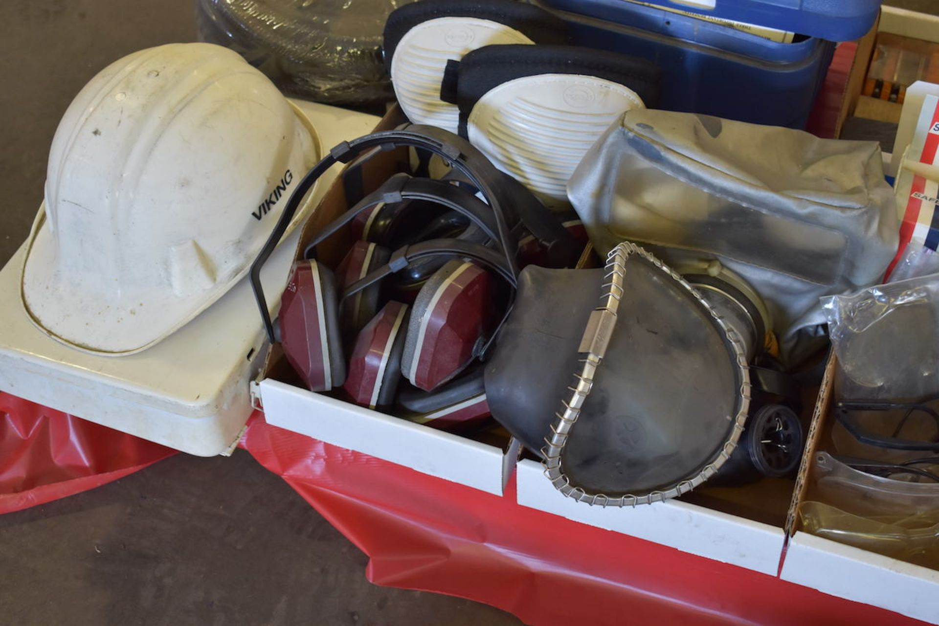 LOT: ASSORTED SAFETY EQUIPMENT - Image 2 of 2