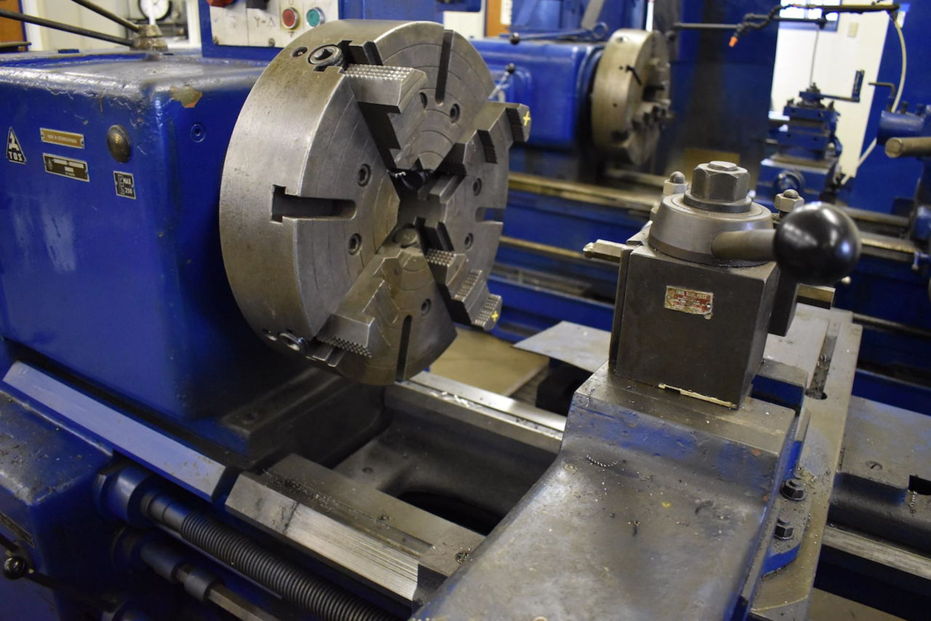 TOS TRENCIN 28" X 160" (APPROX.) MODEL SN 71B ENGINE LATHE: S/N 071400820613; W/3" Spindle Bore; - Image 3 of 16