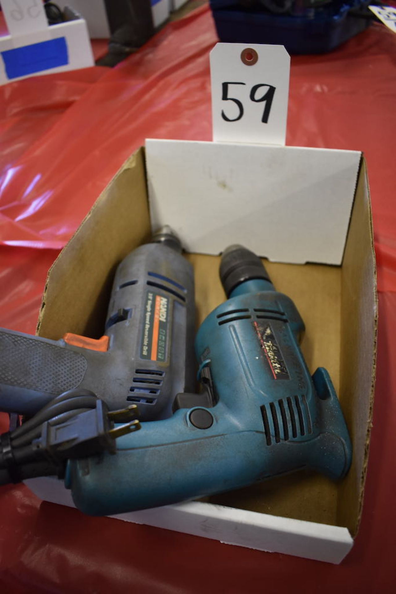 LOT: MAKITA 3/8" ELECTRIC DRILL & HANDIWORKS 3/8" SINGLE SPEED REVERSIBLE ELECTRIC DRILL