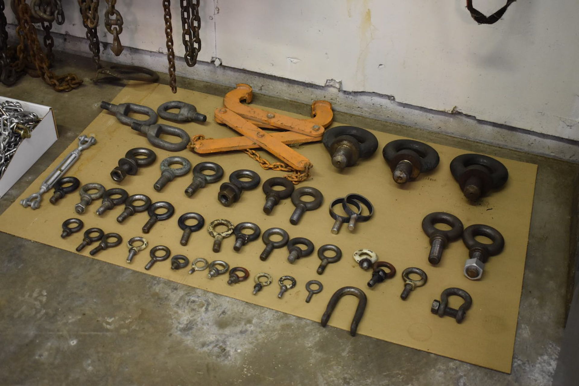 LOT: ASSORTED RIGGING EQUIPMENT, INCLUDING: Chains; Grabs; Eye Bolts; Hand Operated Lever Hoists; - Image 4 of 5