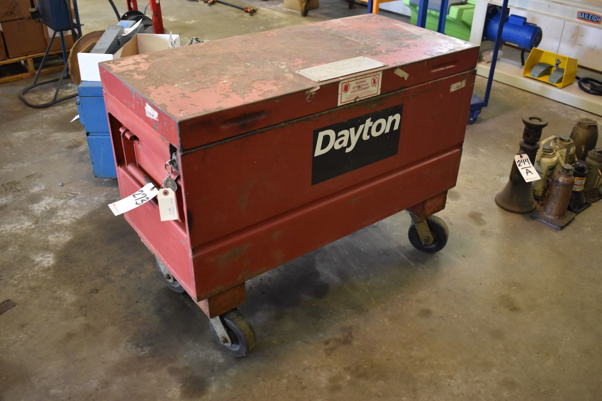 DAYTON 42" X 20" X 21" PORTABLE GANG BOX