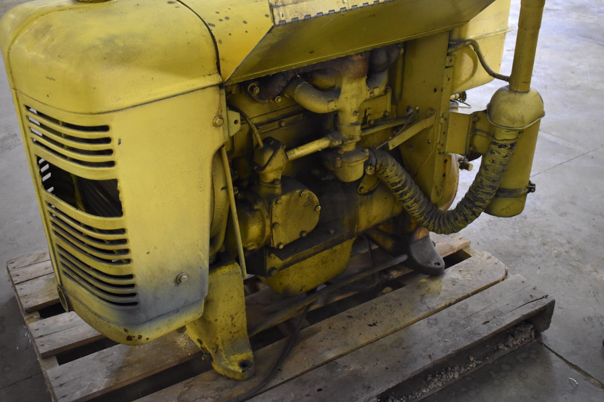 FARM TRACTOR ENGINE - Image 2 of 2