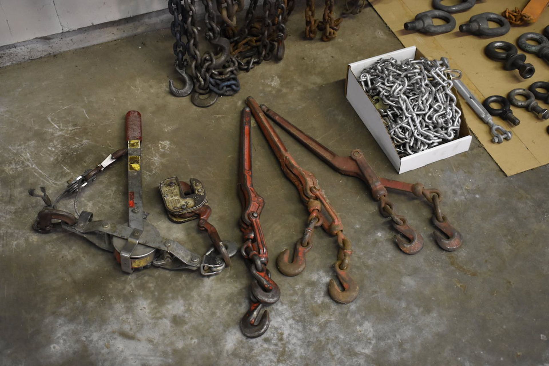 LOT: ASSORTED RIGGING EQUIPMENT, INCLUDING: Chains; Grabs; Eye Bolts; Hand Operated Lever Hoists; - Image 5 of 5