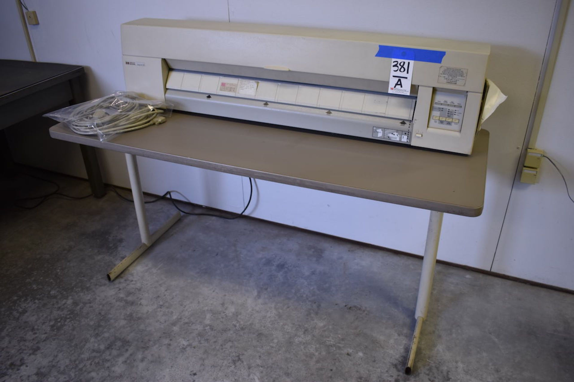 HEWLITT PACKARD DESIGN JET 230 PLOTTER W/TABLE