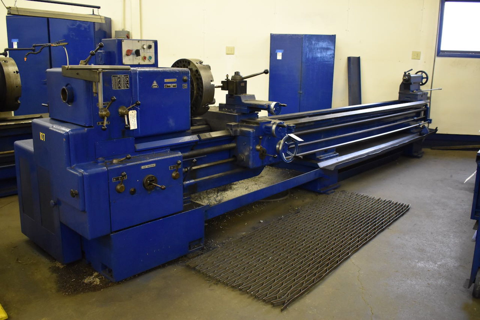 TOS TRENCIN 28" X 160" (APPROX.) MODEL SN 71B ENGINE LATHE: S/N 071400820613; W/3" Spindle Bore;
