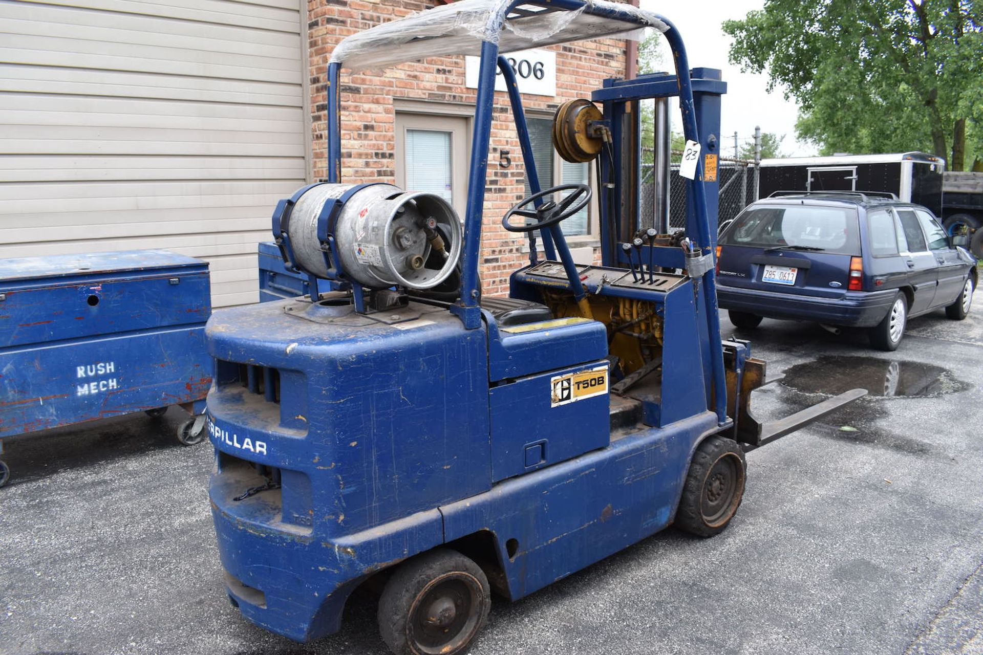 Caterpillar 5000 lb. Model T50B LP Forklift Truck, S/N 14N1869, Side Shift, Solid Tires, 2-Stage - Image 2 of 8