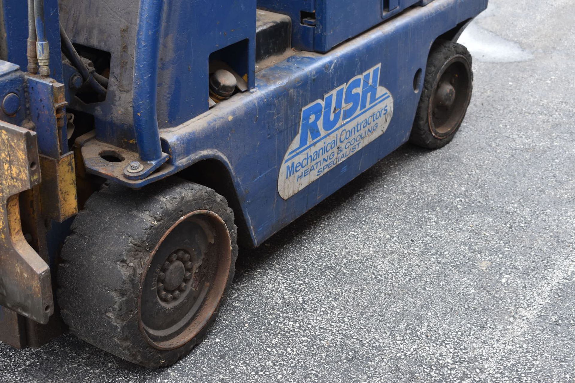 Caterpillar 5000 lb. Model T50B LP Forklift Truck, S/N 14N1869, Side Shift, Solid Tires, 2-Stage - Image 7 of 8