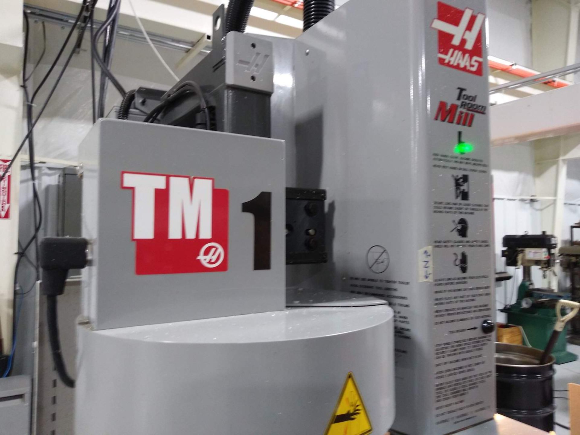 2010 HAAS MODEL TM-1 CNC TOOLROOM MILL: S/N 1078620; 10-POSITION AUTOMATIC TOOL CHANGER; 40 TAPER; - Bild 7 aus 11