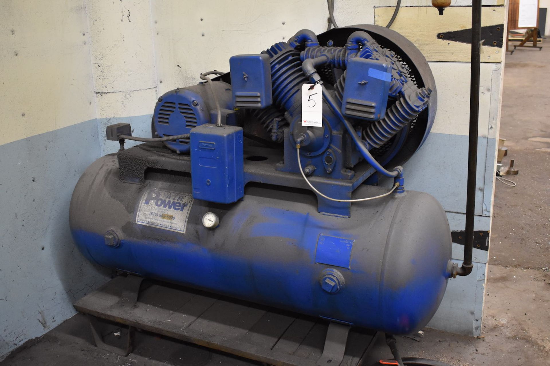 7-1/2HP TANK MOUNTED AIR COMPRESSOR