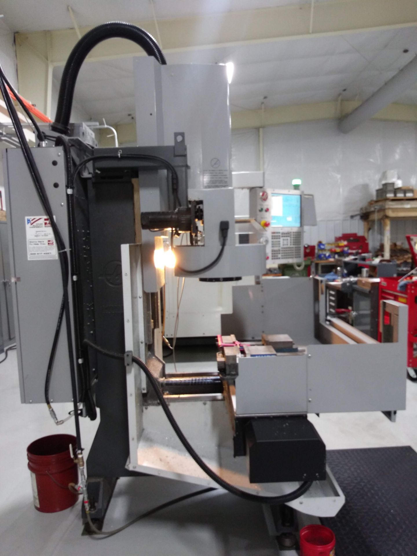 2010 HAAS MODEL TM-1 CNC TOOLROOM MILL: S/N 1078620; 10-POSITION AUTOMATIC TOOL CHANGER; 40 TAPER; - Image 6 of 11