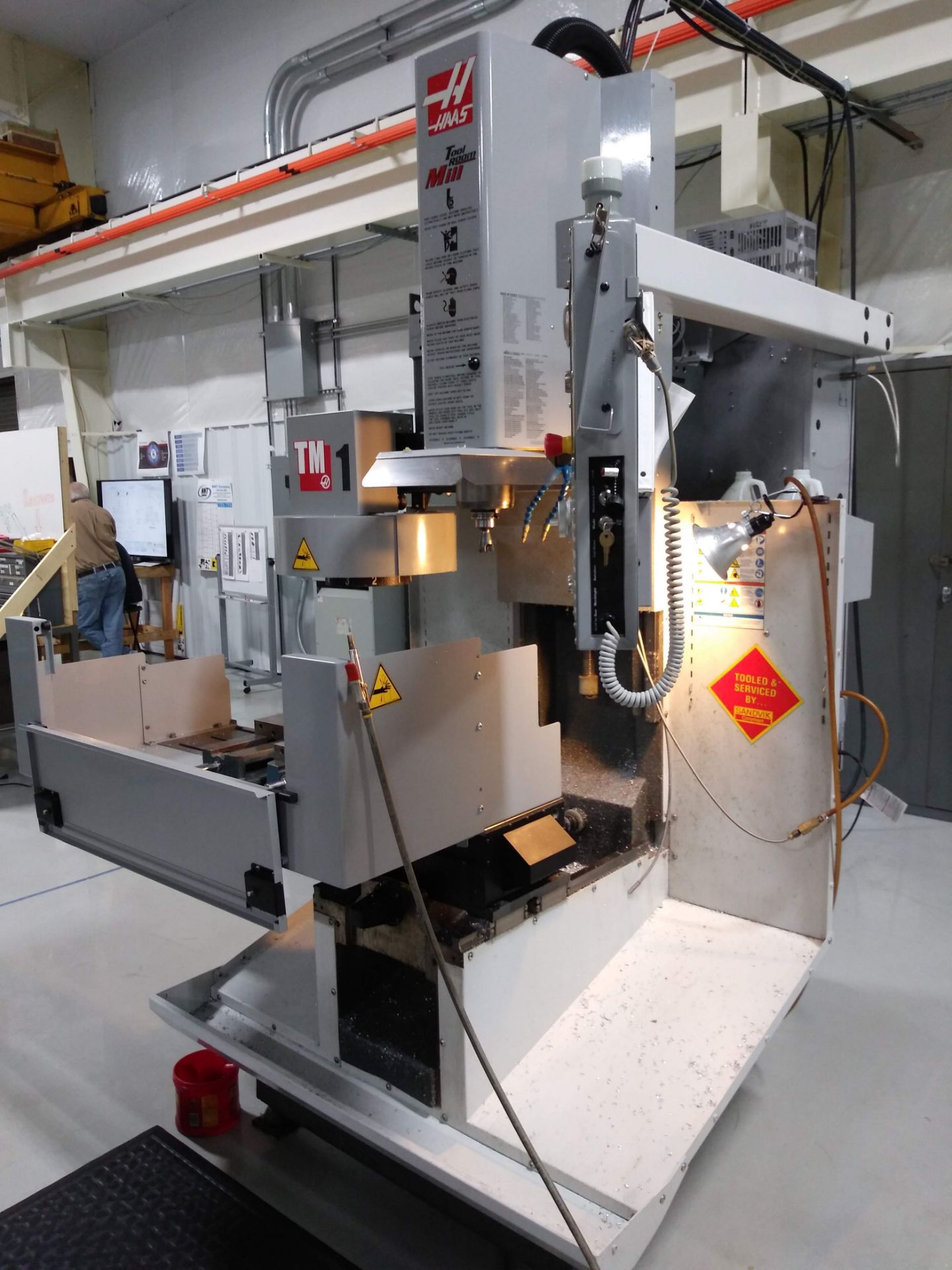 2010 HAAS MODEL TM-1 CNC TOOLROOM MILL: S/N 1078620; 10-POSITION AUTOMATIC TOOL CHANGER; 40 TAPER; - Image 3 of 11