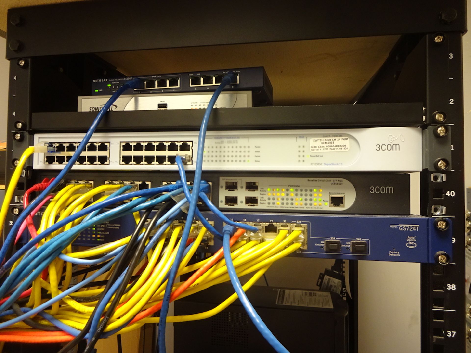 3Com Model 3300XM 24-Port Switch - Image 2 of 2