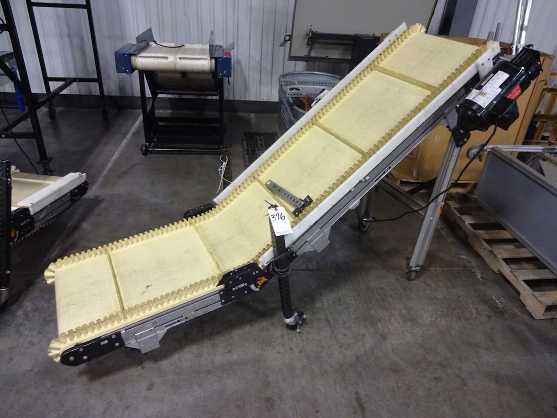 Dorner LPZ 17 in. Portable Inclined Conveyor