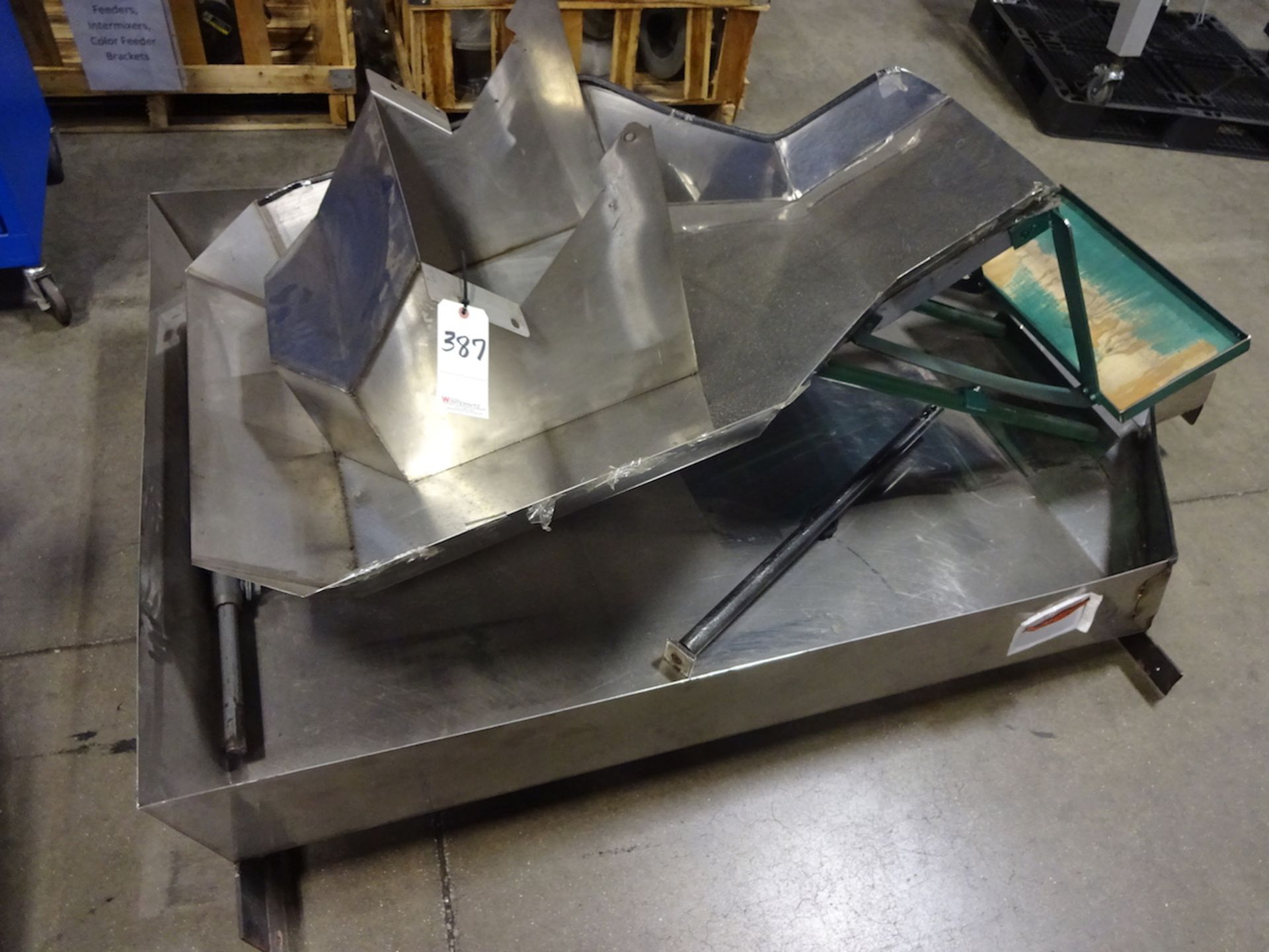 LOT: Stainless Steel Parts Tables