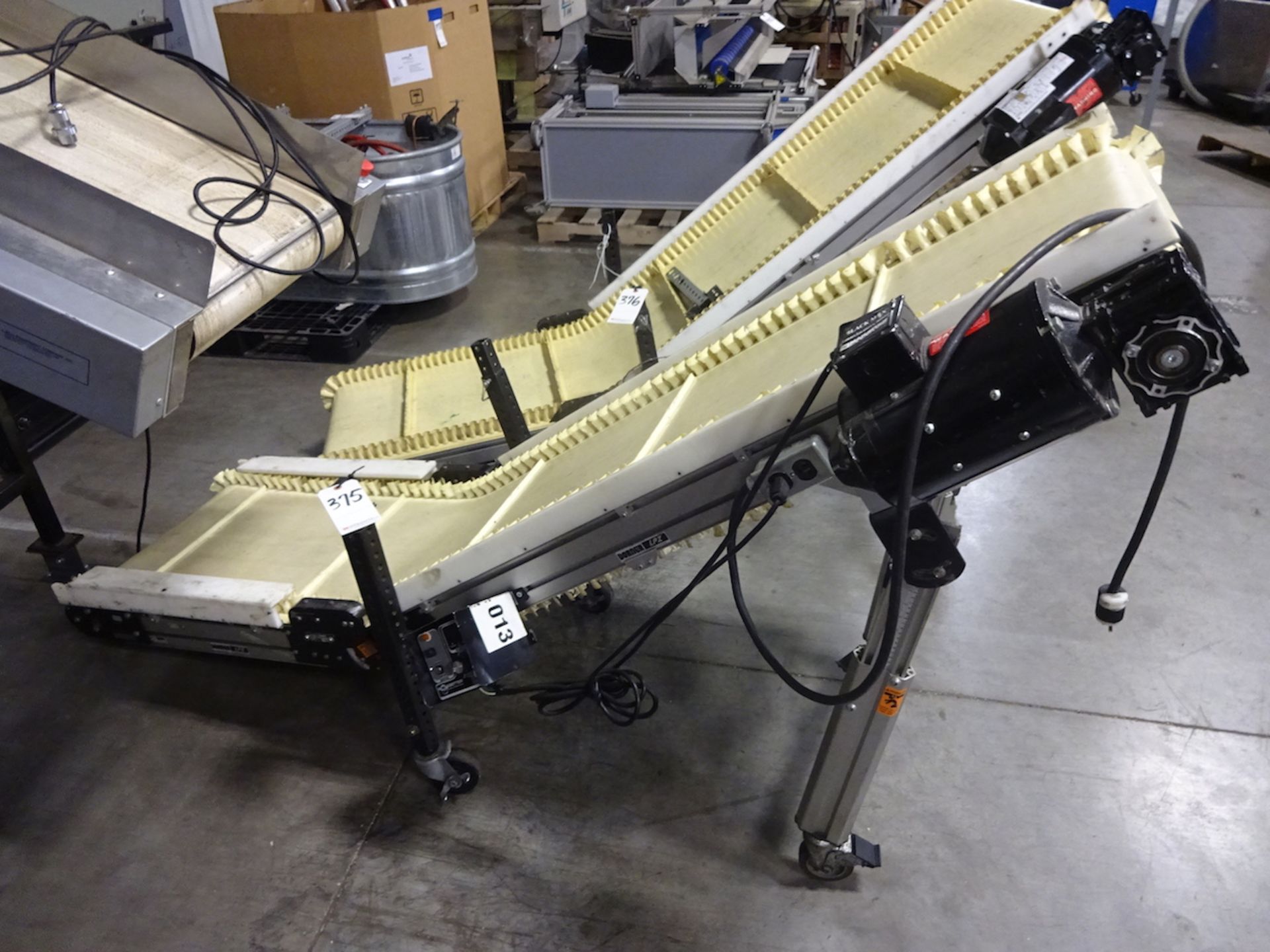 Dorner LPZ 17 in. Portable Inclined Conveyor