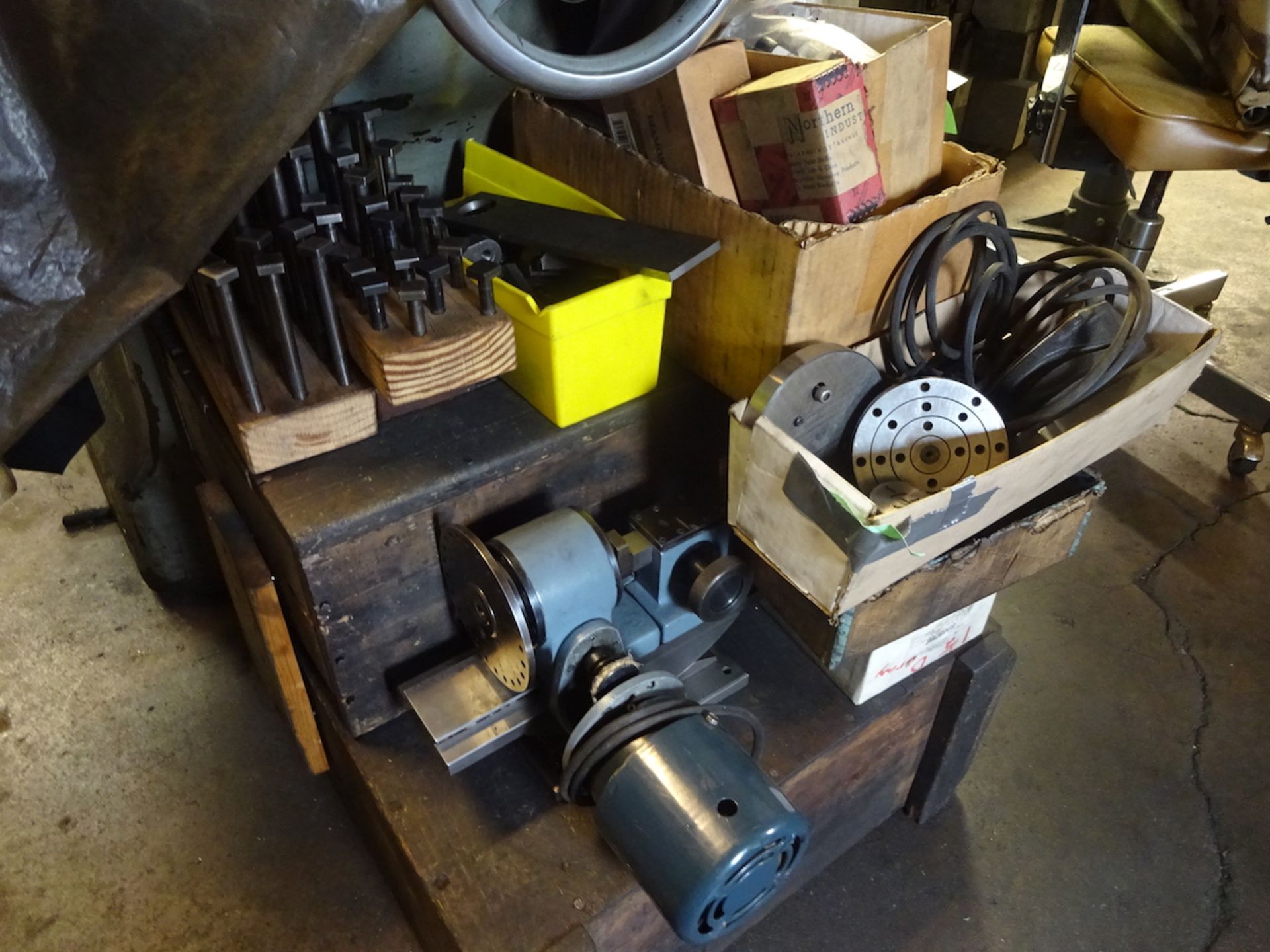 LOT: Moore No. 2 Jig Grinder, S/N 7023, with Related Accessories & Moore Motorized Universal - Image 4 of 6