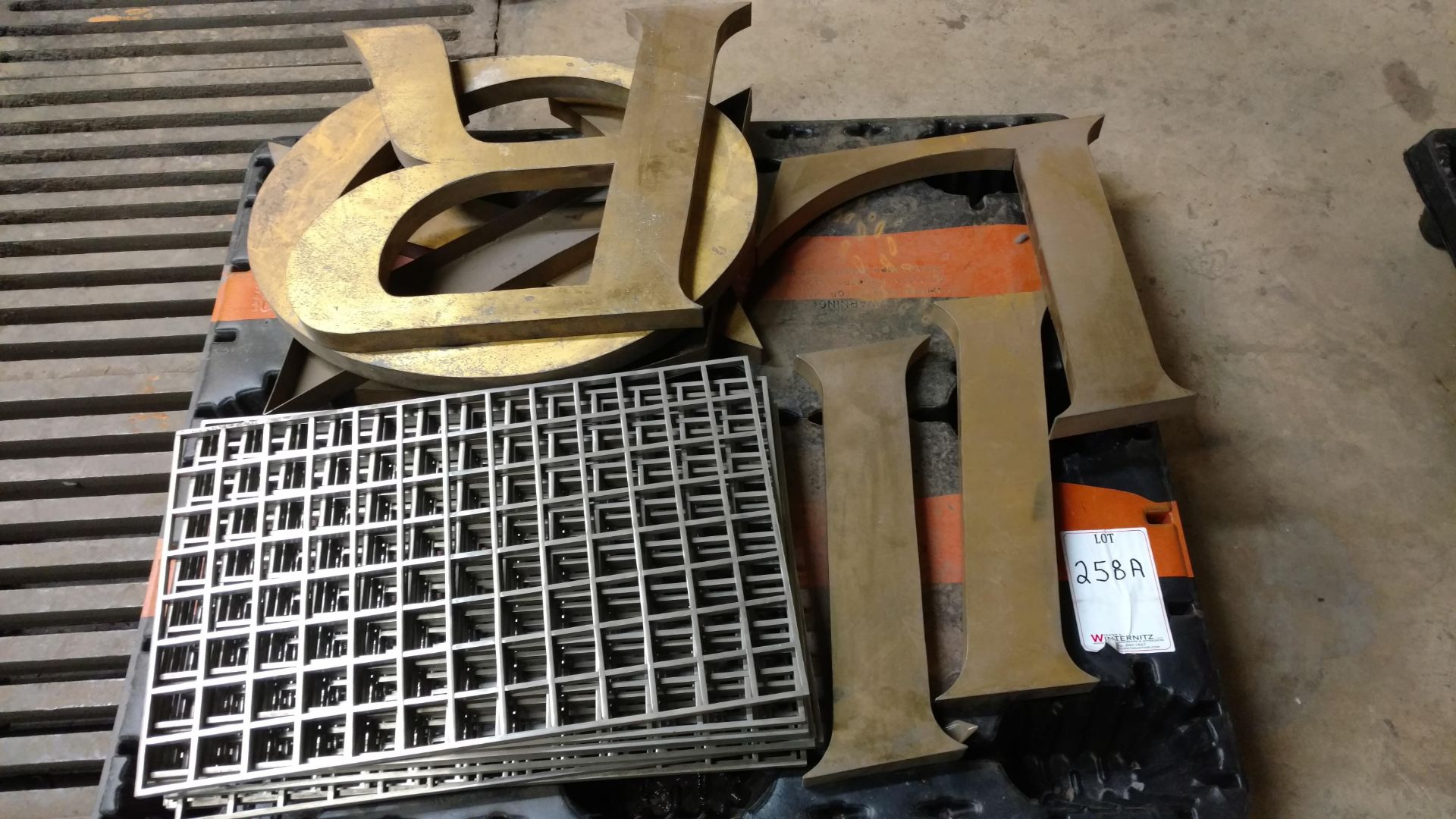 LOT: PALLET OF 8 PCS. STAINLESS STEEL GRILLES, 16-1/4" X 26-1/4" & MISC BRONZE LETTERS