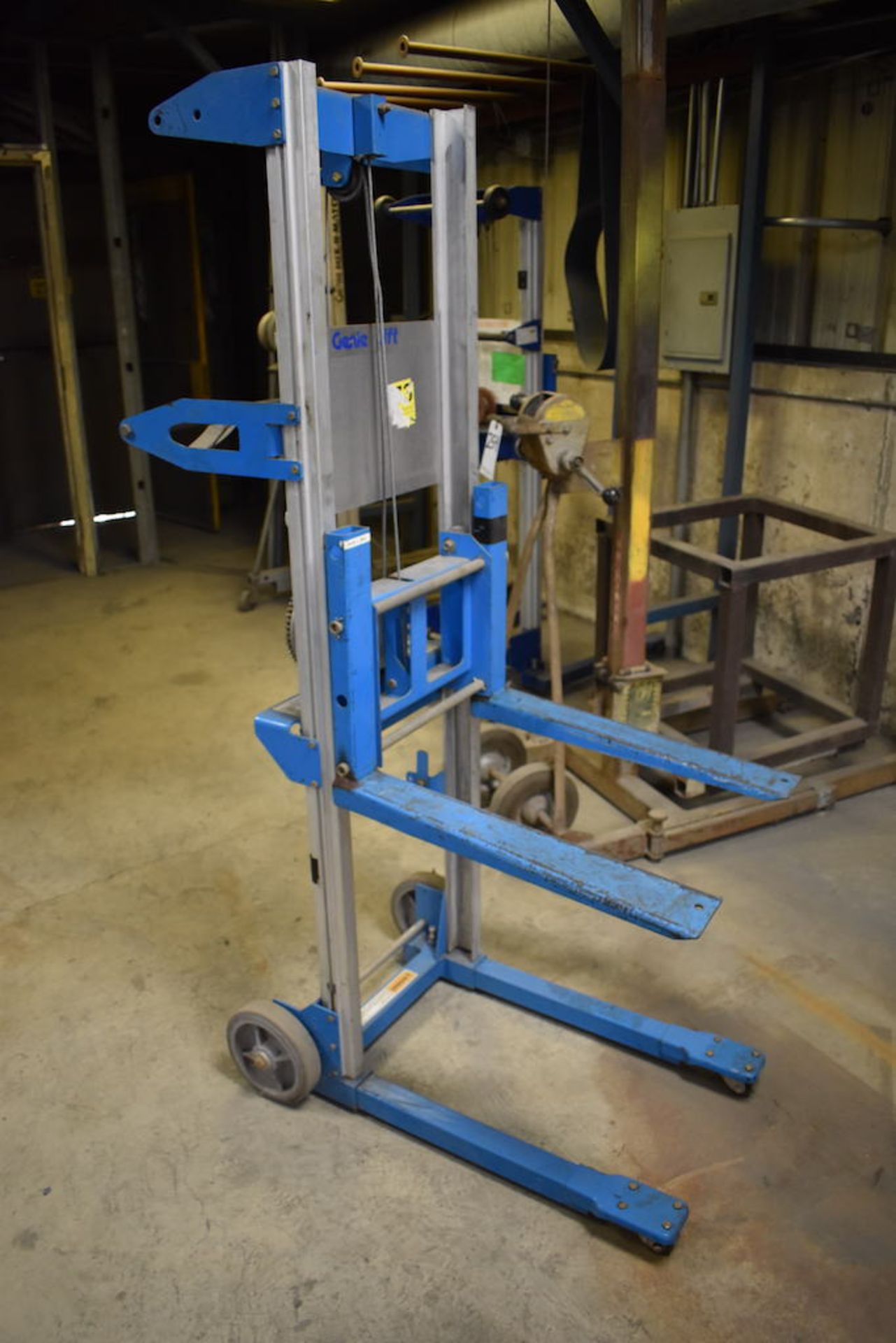 Genie Lift 400 lb. Model GL-4 Cable Lift (2004) - Image 2 of 2