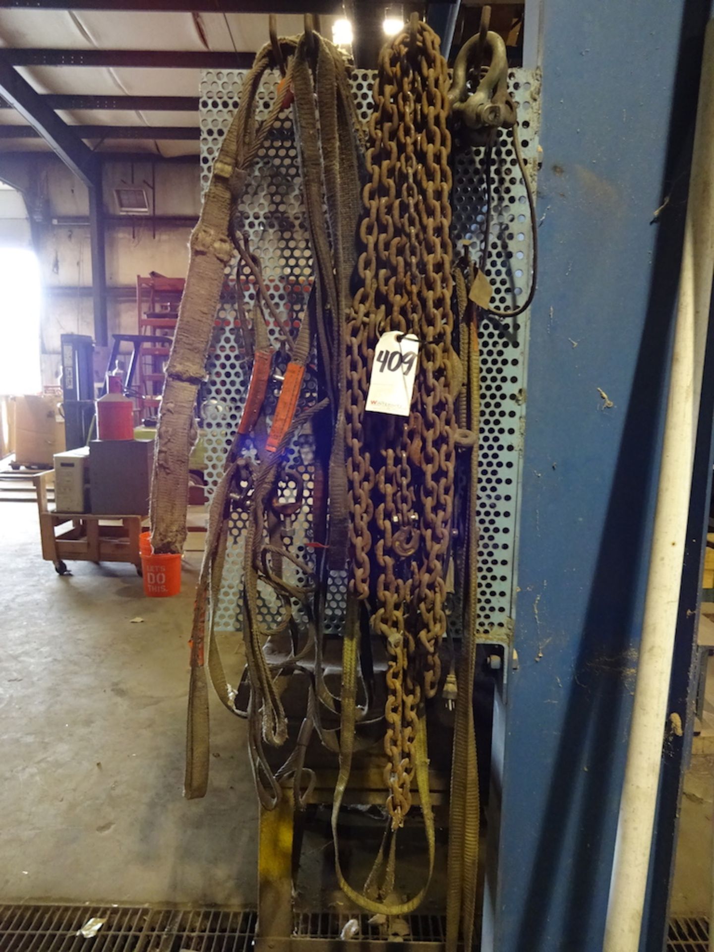 LOT: Rigging Straps & Chain