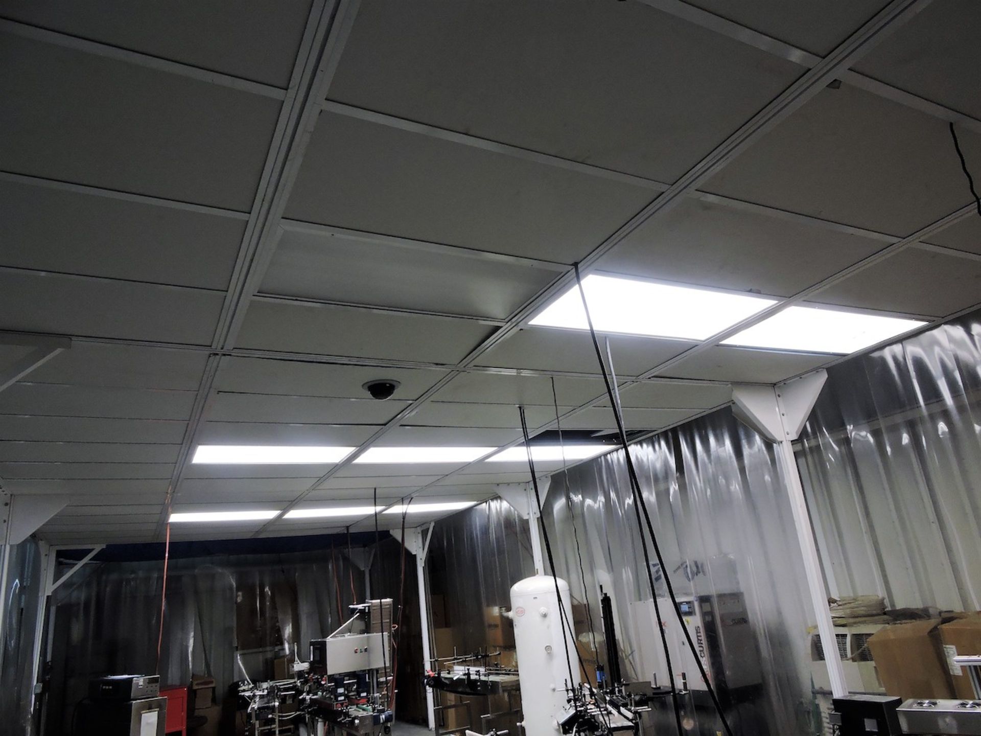 AIR PRODUCTS SOFTWALL CLEAN ROOM 16 FT X 48 FT WITH 40 FT OF LIGHTING AND CEILING - Image 3 of 9