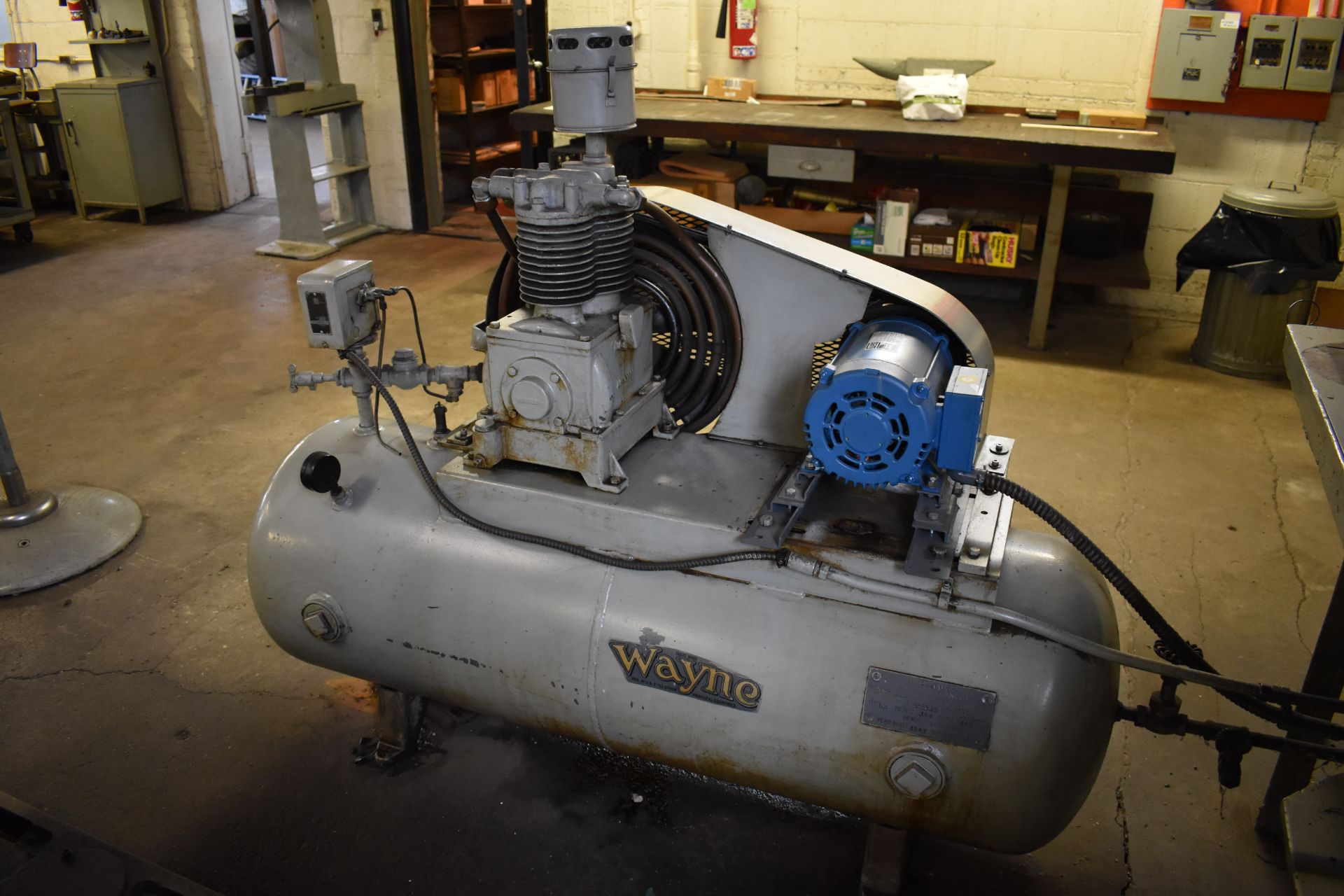 WAYNE 5HP TANK MOUNTED AIR COMPRESSOR