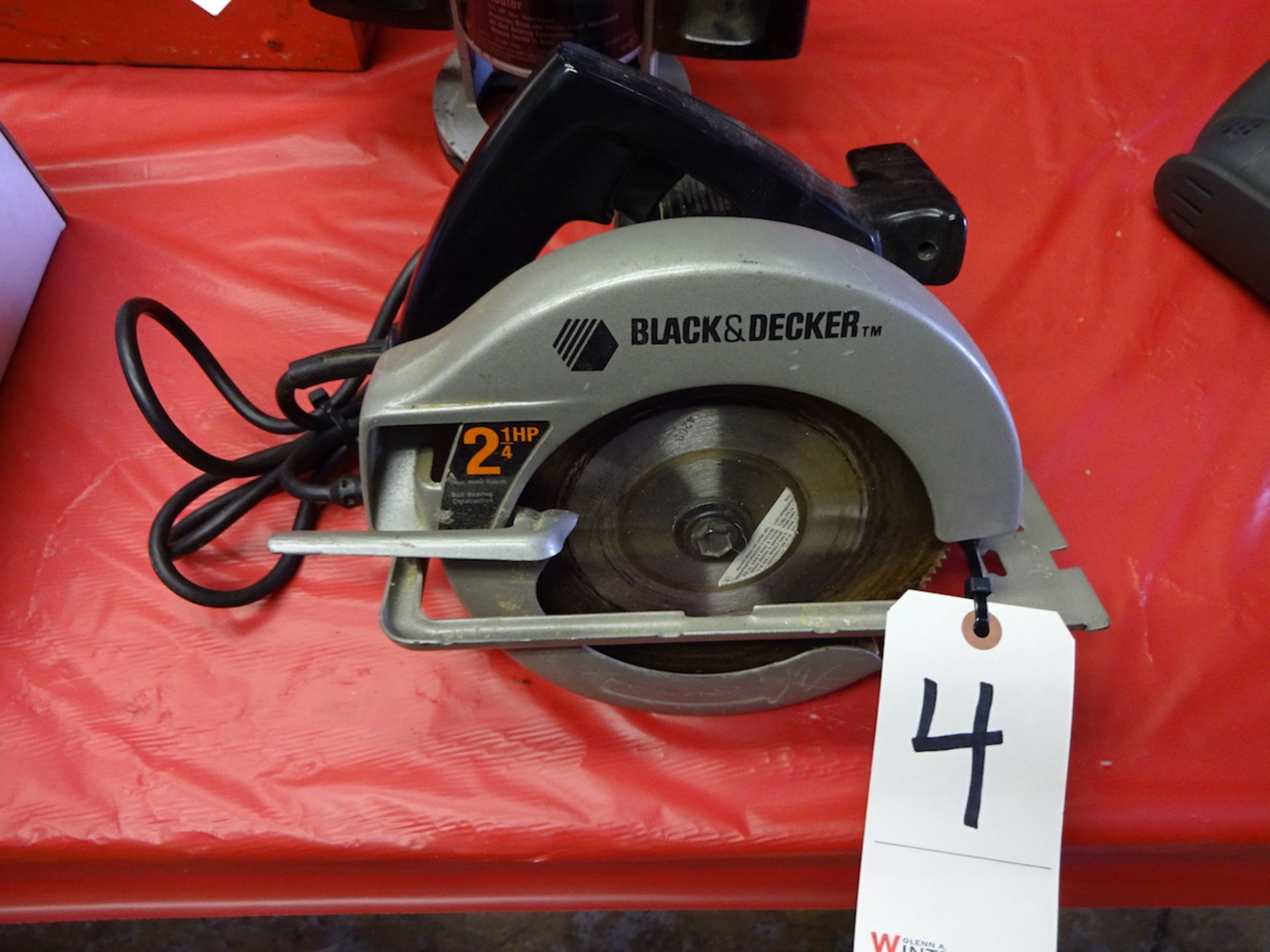 BLACKER & DECKER 2-1/4HP CIRCULAR SAW