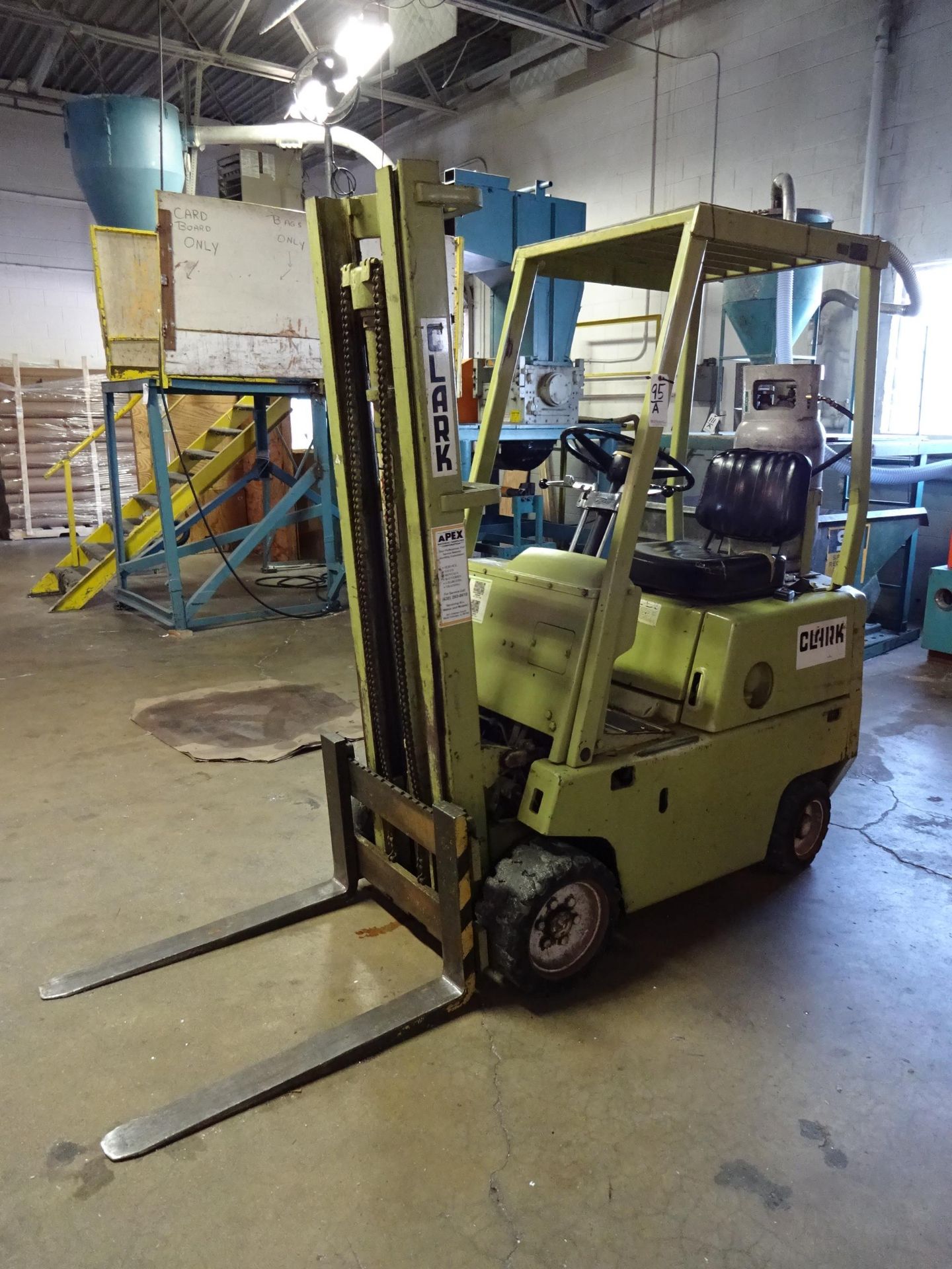 CLARK 2500LB. MODEL C500 25 LP FORKLIFT TRUCK: S/N 235 971 3676 877; - Image 8 of 11