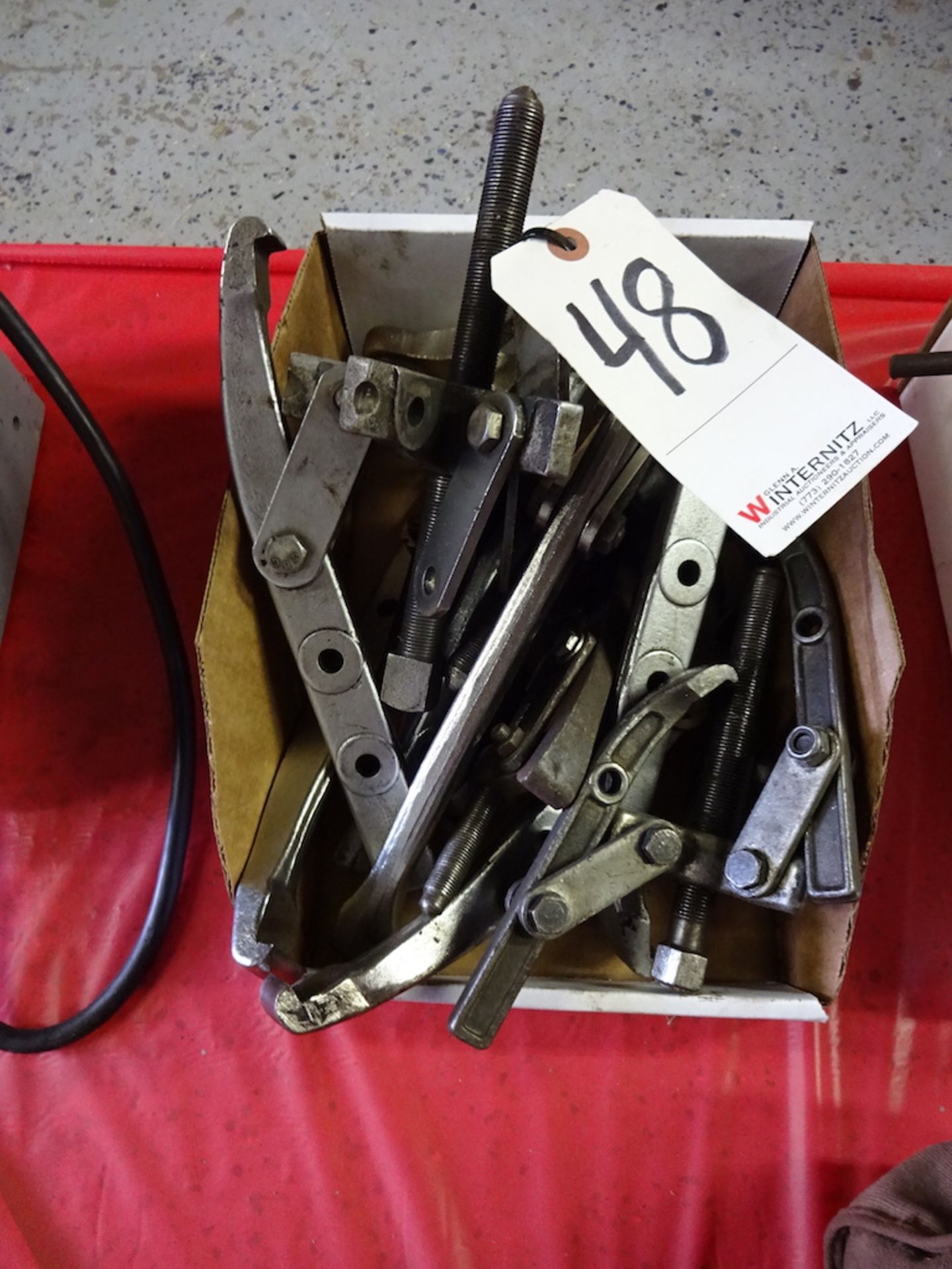LOT: ASSORTED GEAR PULLERS