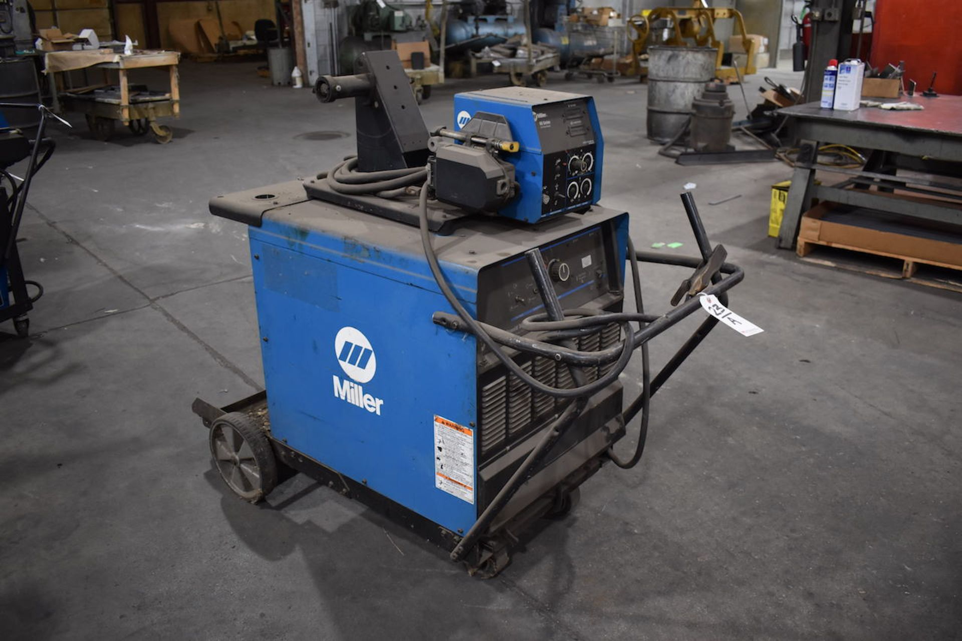 Miller Deltaweld 302 CV-DC Welding Power Source, S/N KH480668, Miller 60 Series 24 Volt Wire Feeder