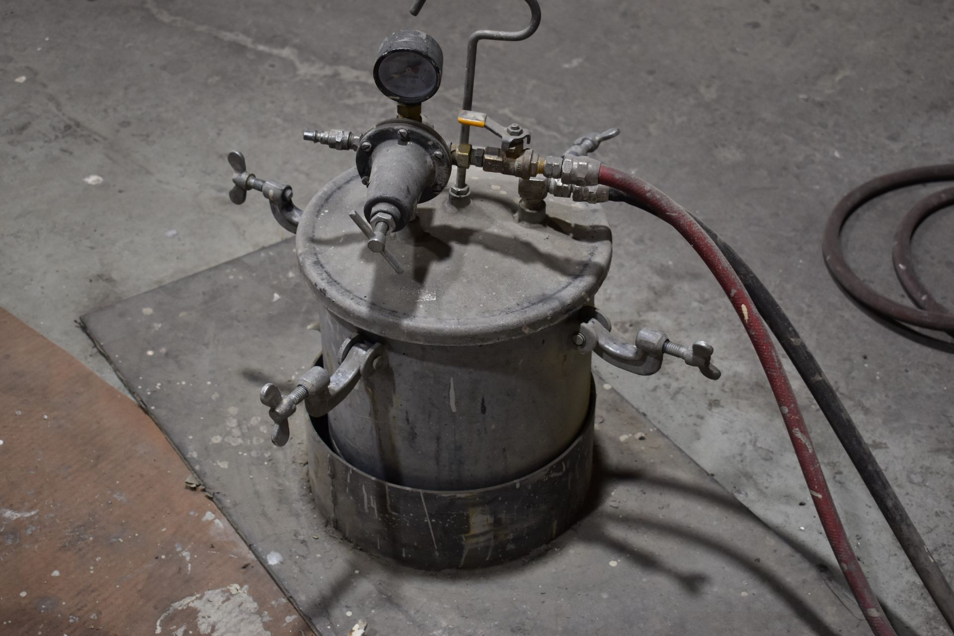 LOT: 12 ft. Dry Filter Type Spray Booth, (2) Paint Pressure Tanks, Paint Spray Guns, Air - Image 4 of 6