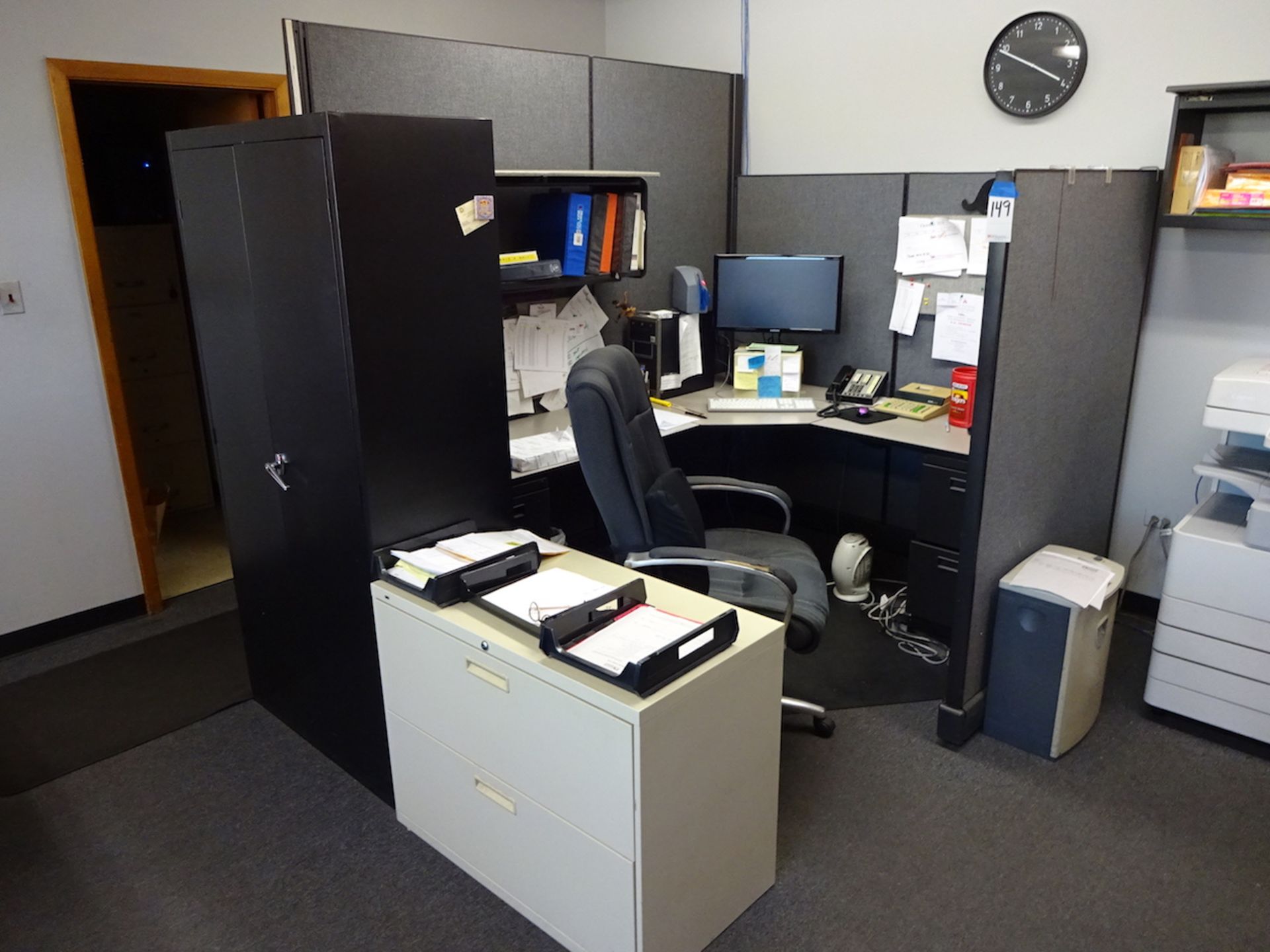 LOT: Office Cubicle including Desk, Overhead Cabinet, Partitions