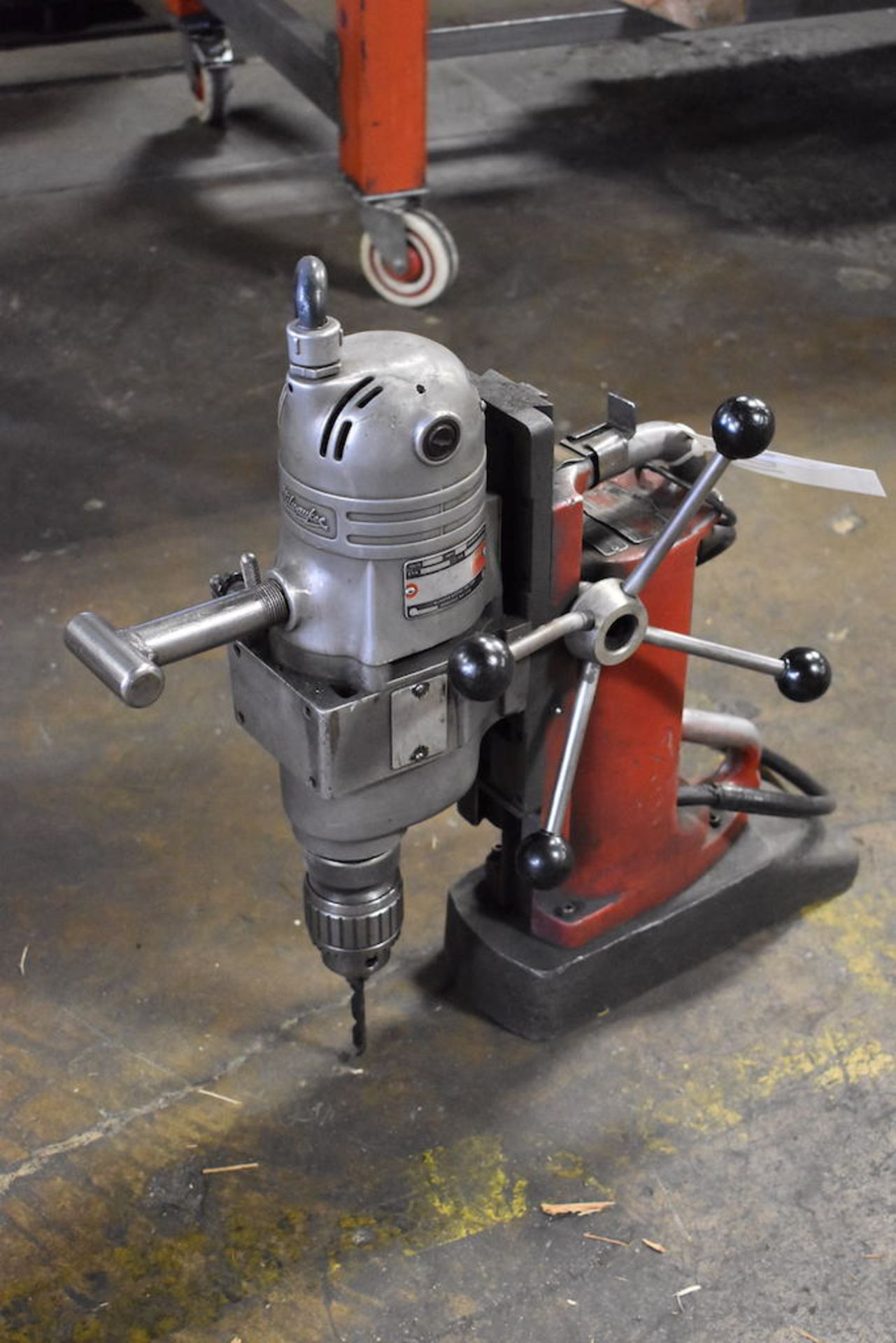 MILWAUKEE MAGNETIC BASE DRILL