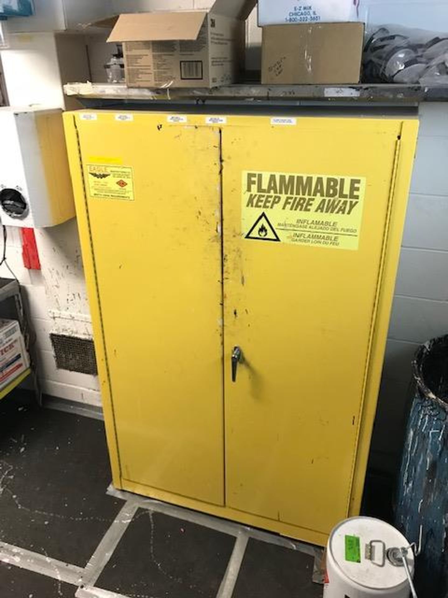 Fireproof cabinet