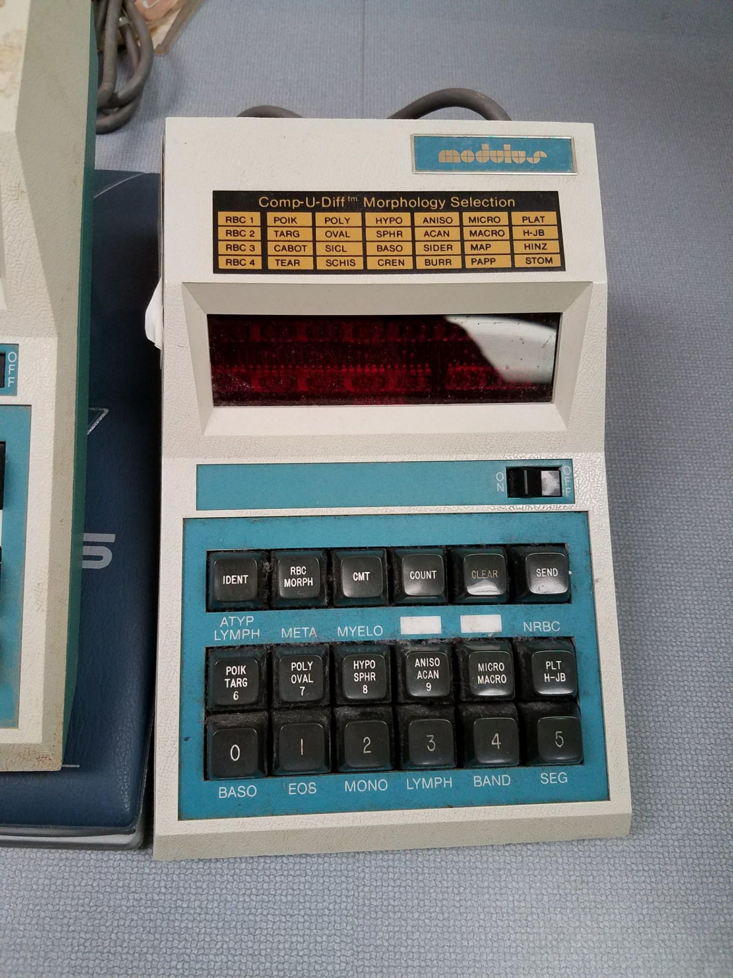 2 DIFFERENTIAL CELL COUNTERS - Image 3 of 6