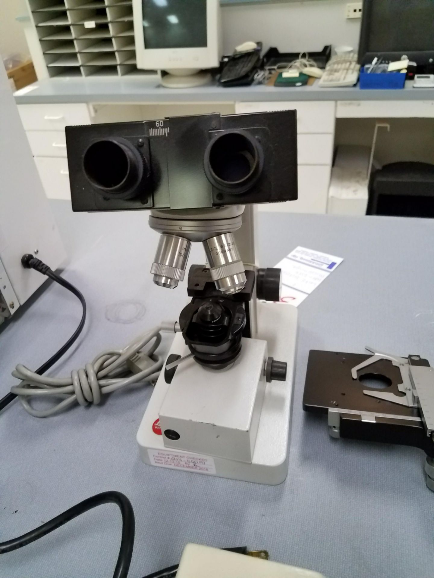 1 LEITZ WETZLAR HM-LUX MICROSCOPE - Image 2 of 3