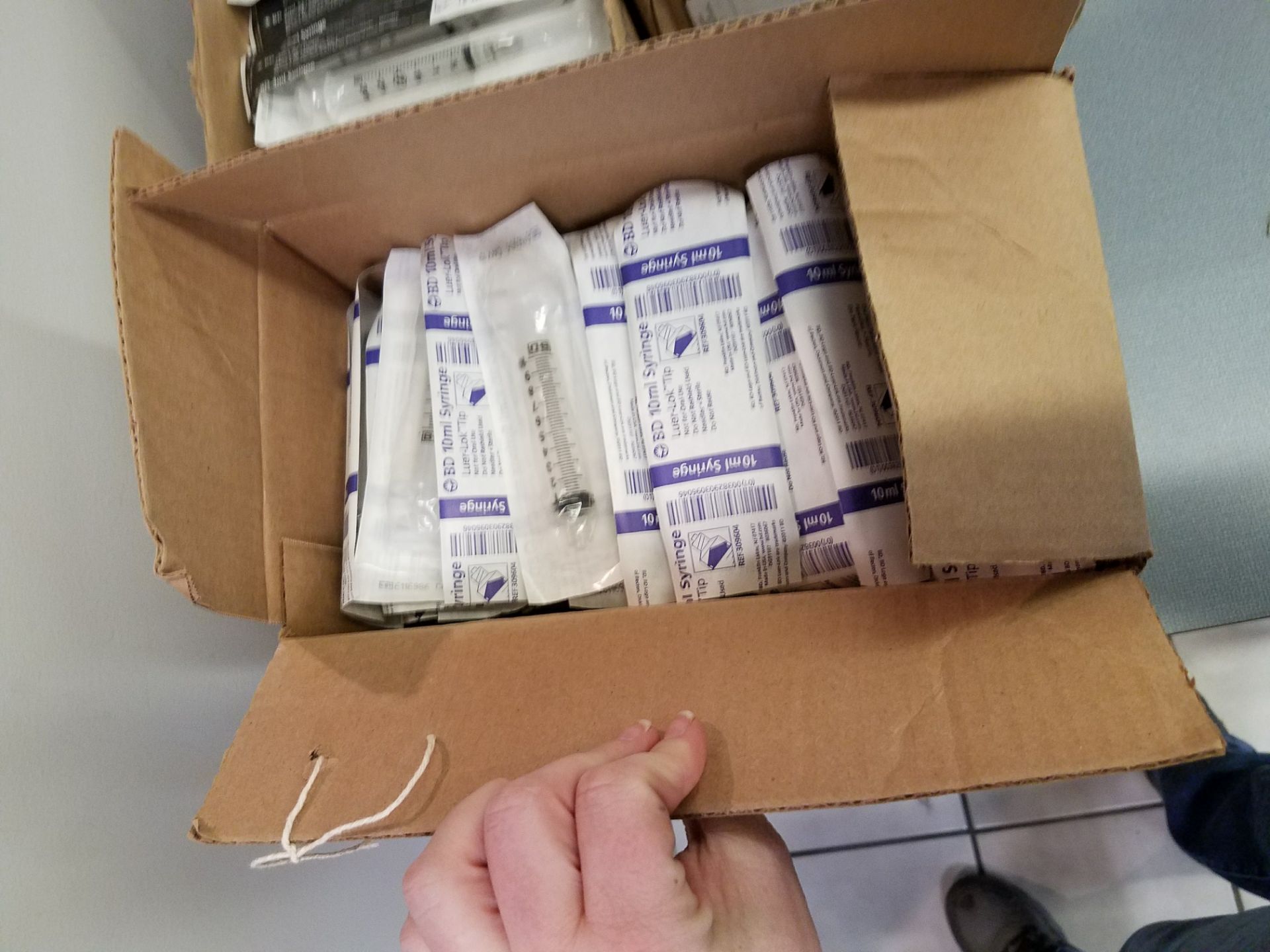 6 BOXES OF DISPOSABLE SYRINGS - Image 2 of 6
