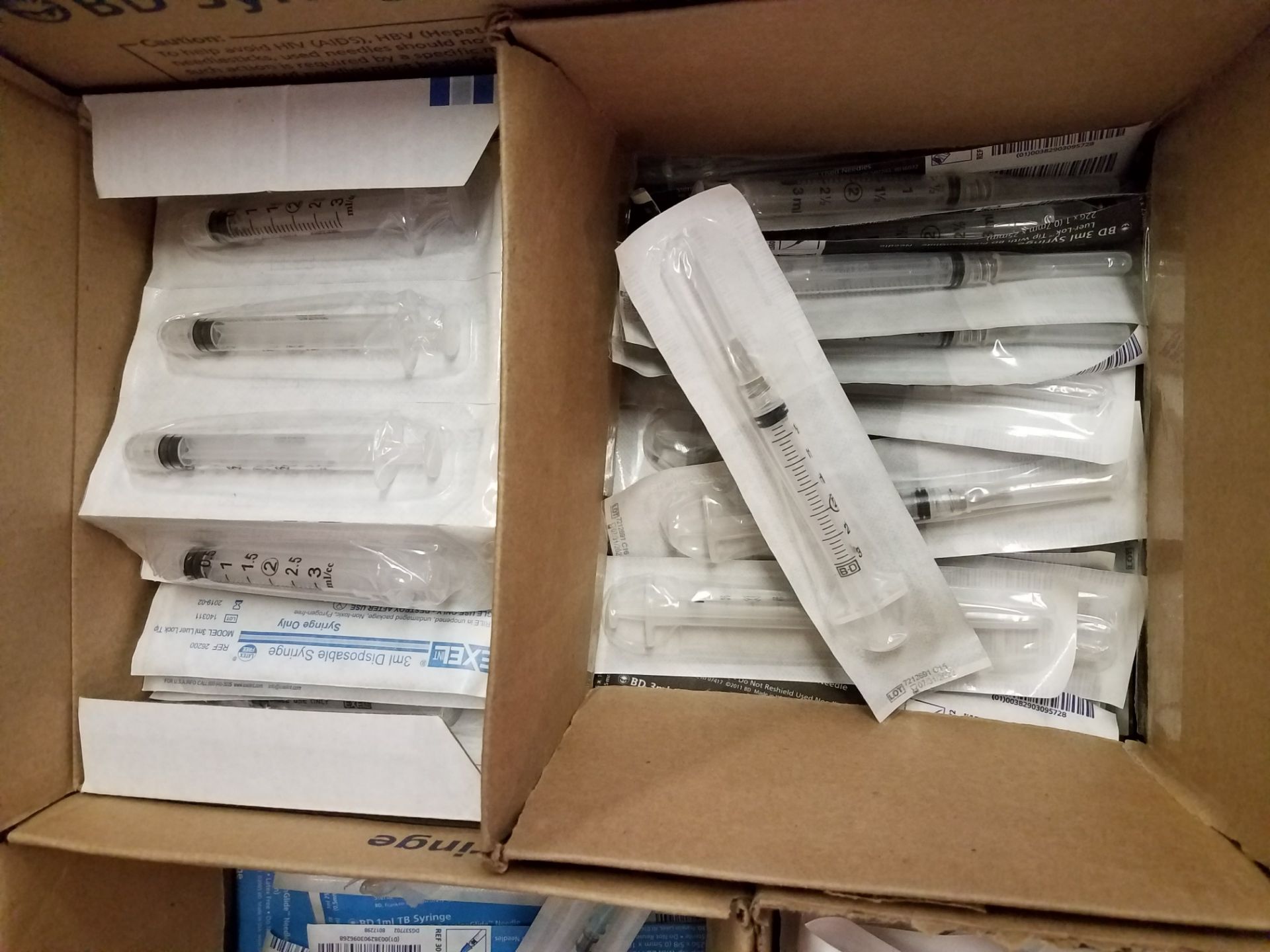 6 BOXES OF DISPOSABLE SYRINGS - Image 5 of 6