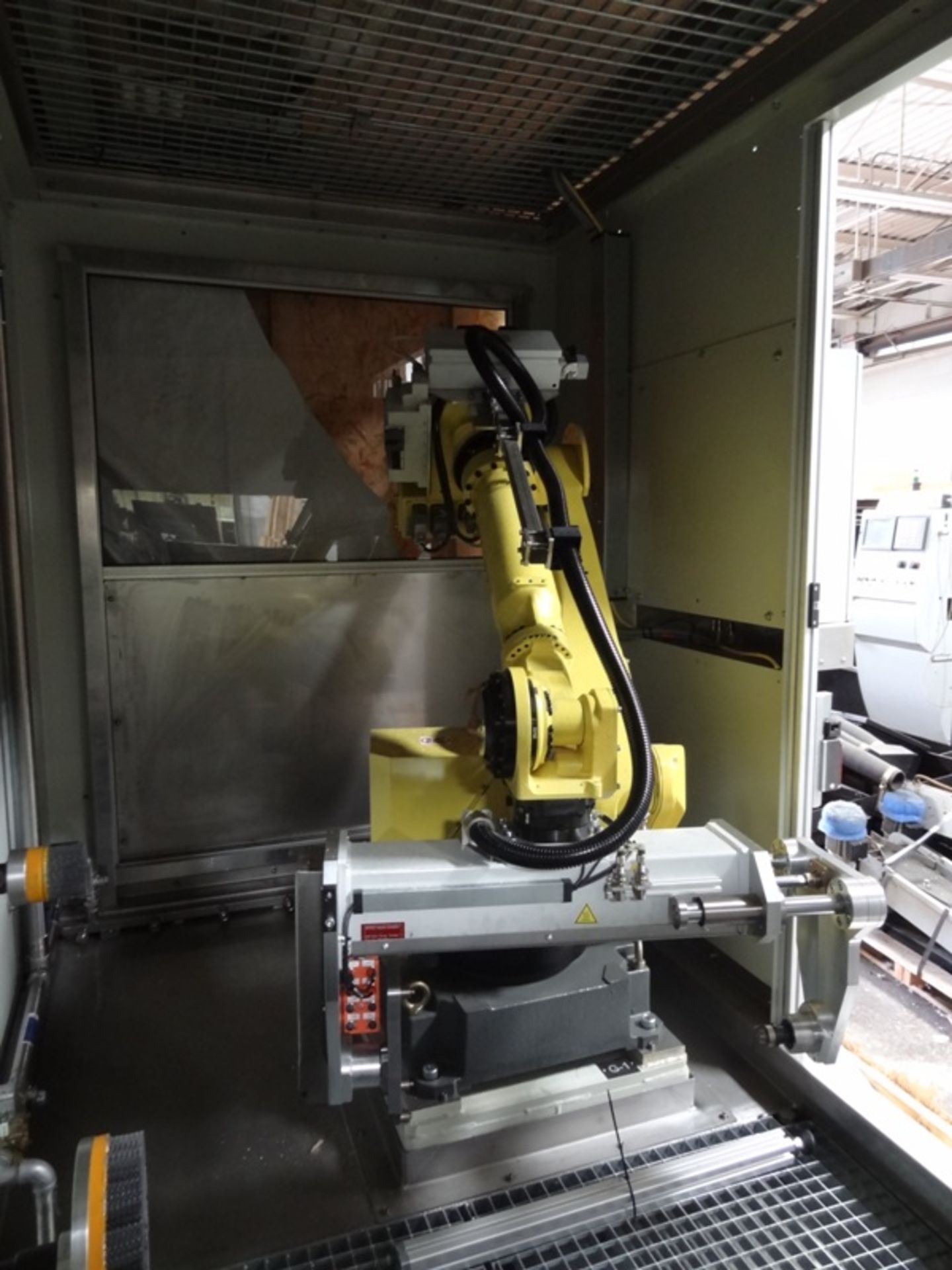 FANUC M710iC/70 FOUNDRY PRO ROBOTIC WET DEBURRING/POLISHING CELL, NEW IN CRATE, SN F92242 - Image 6 of 19